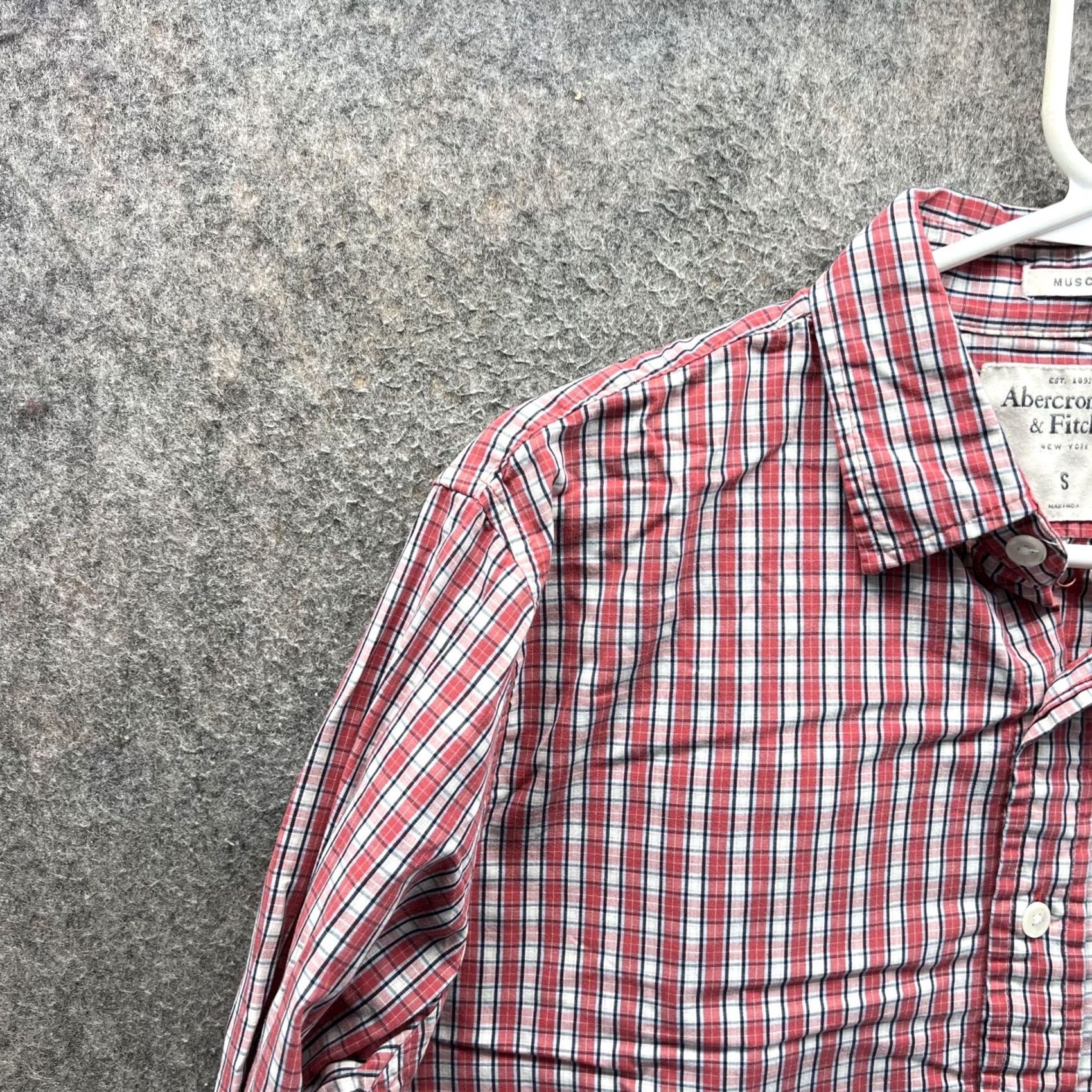 Abercrombie & Fitch Abercrombie & Fitch Shirt Mens Small Red Plaid Long Sleeve Button Up Muscle Size US S / EU 44-46 / 1 - 6 Thumbnail