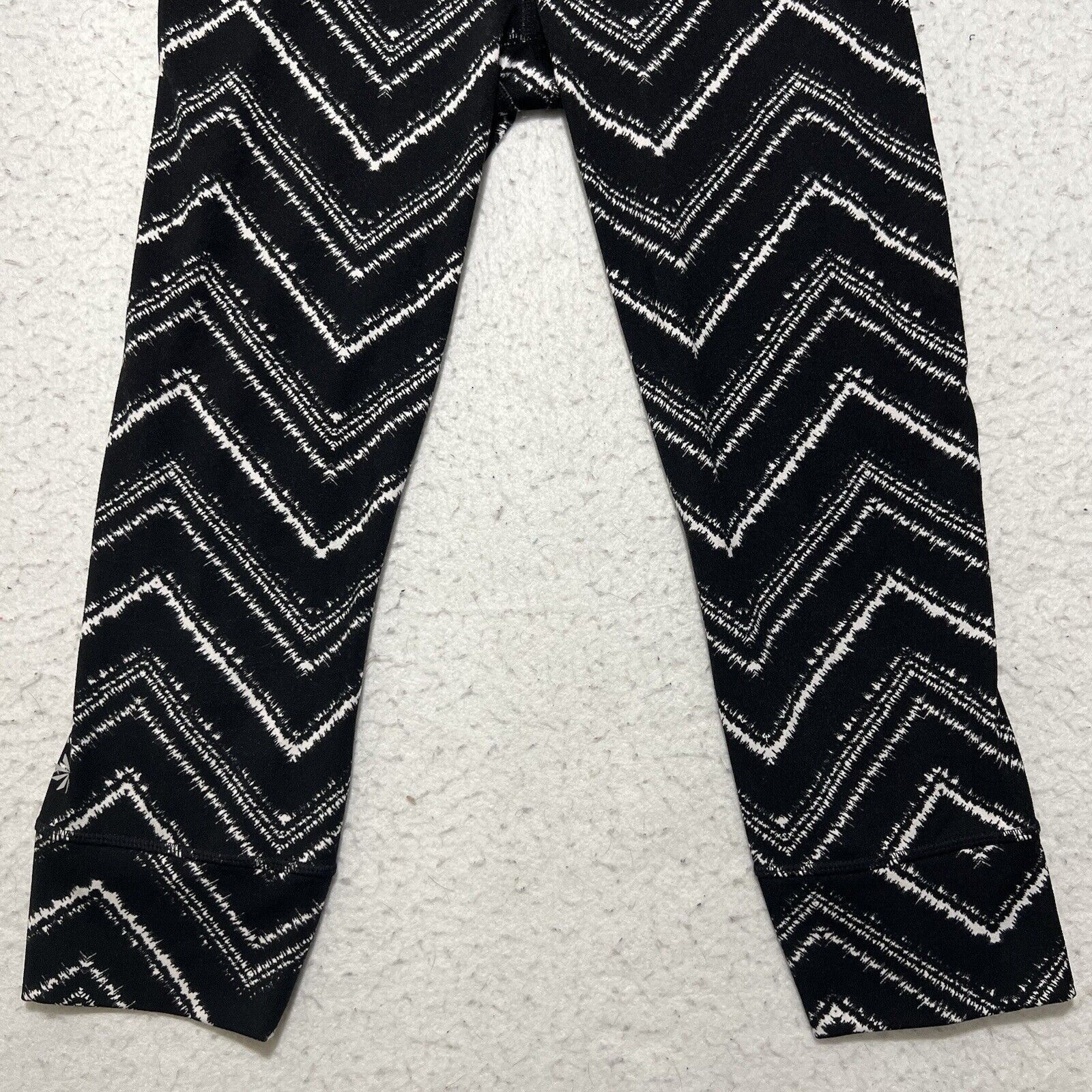 Athleta Athleta XS Capri Athletic Leggings Black White Stripe Pants Size 26" / US 2 / IT 38 - 3 Thumbnail