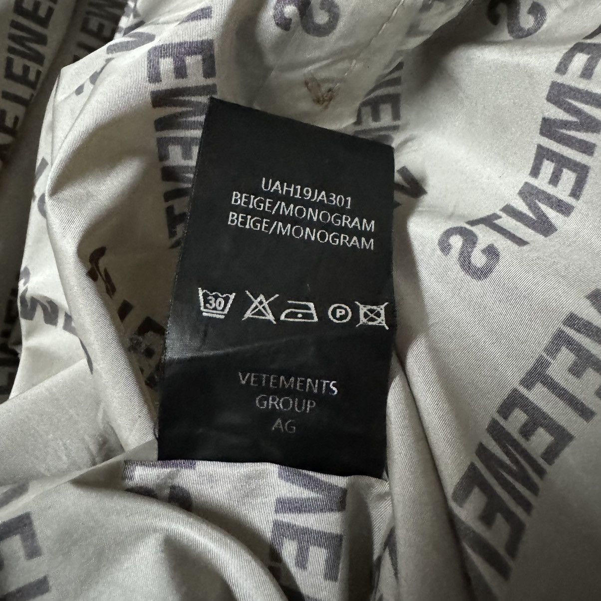 Vetements 🔥VETEMENTS VETMON HIVER 2019 MONOGRAM UNISEX RAINCOAT JACKET Size US S / EU 44-46 / 1 - 12 Thumbnail
