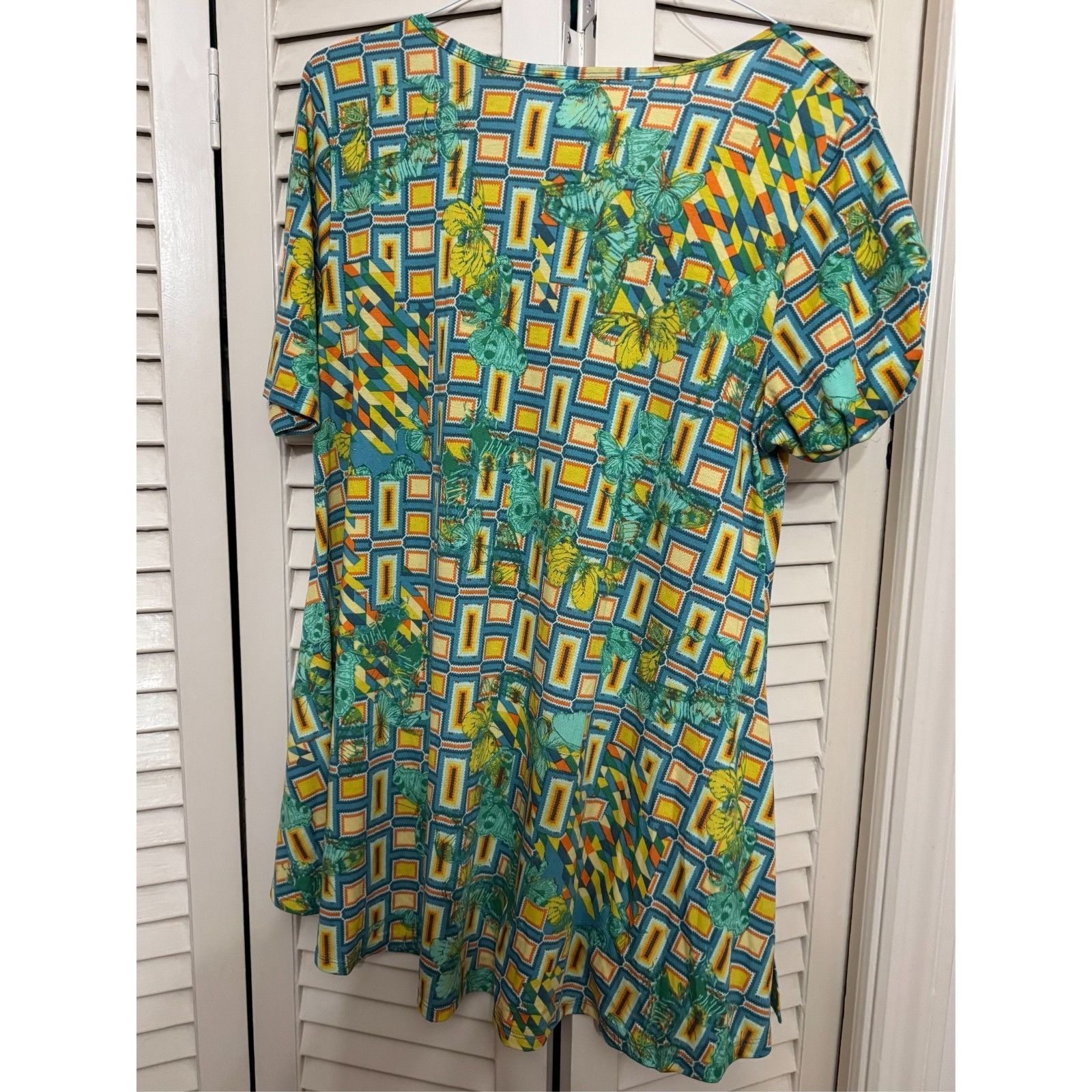 Other LuLaRoe Perfect Tee Misses Green Yellow Butterfly Geo Print Size L / US 10 / IT 46 - 3 Thumbnail