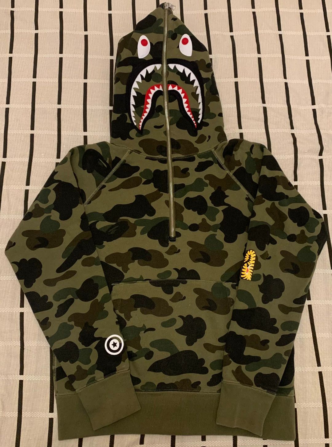 Bape Bape Shark Camo Green Hoodie S Men Size US S / EU 44-46 / 1 - 1 Thumbnail