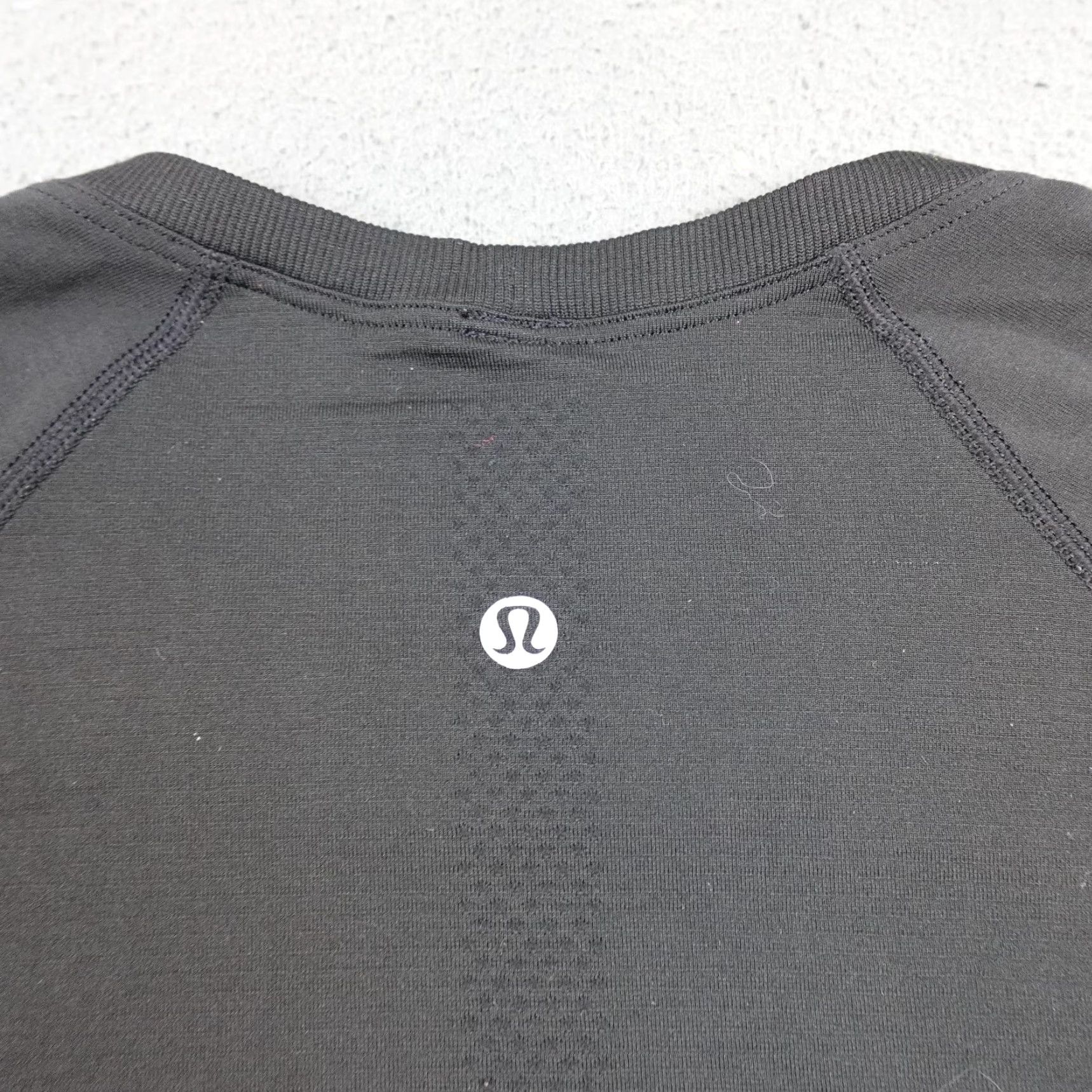 Lululemon Lululemon Metal Vent Tech Shirt Womens S Black Long Sleeve Athletic Running & Gym Training Yoga Shirt Mens? Size S / US 4 / IT 40 - 6 Thumbnail