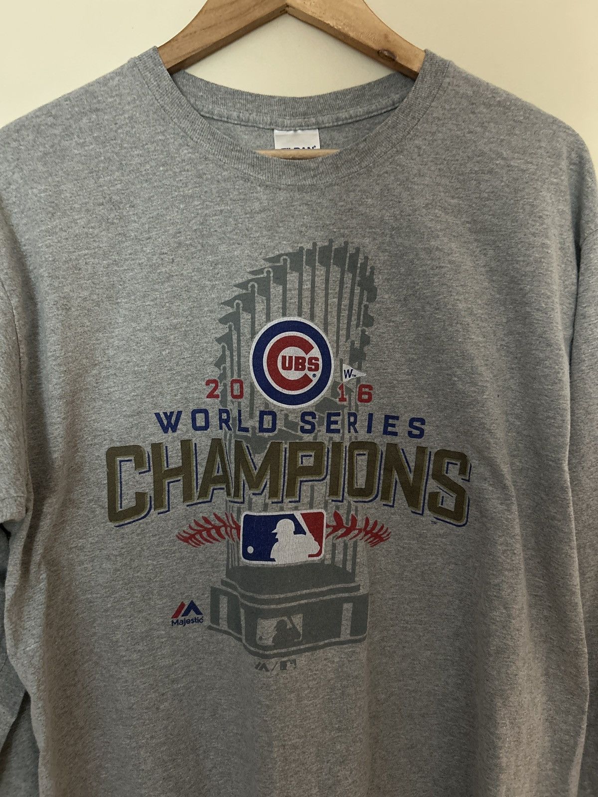 Gildan × Vintage Vintage 2016 Gildan Cubs World Series champions Size US L / EU 52-54 / 3 - 3 Thumbnail