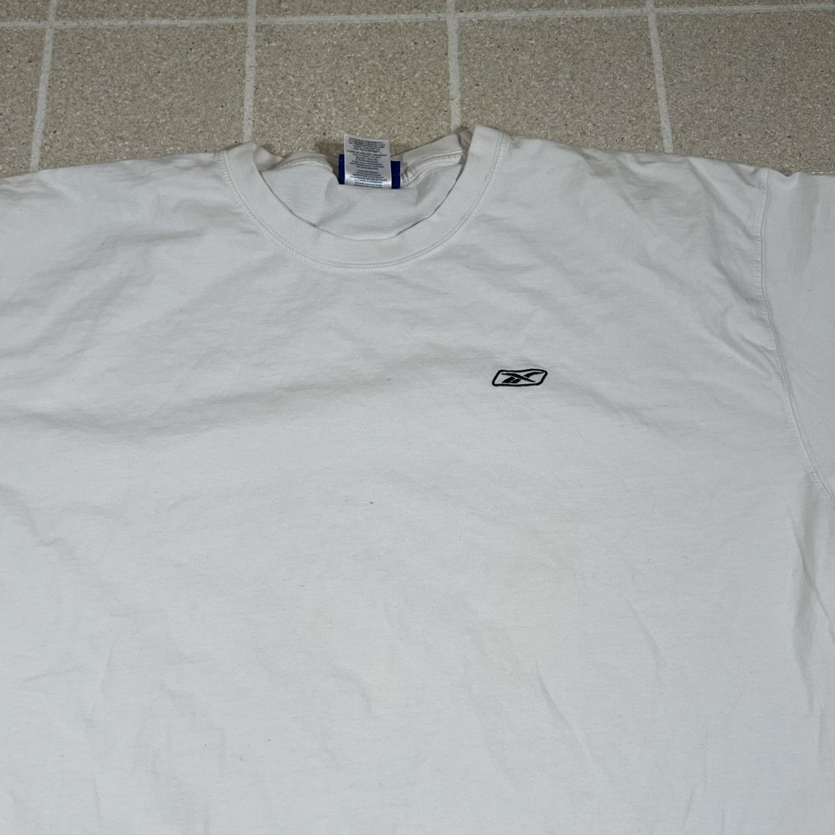 Reebok Vintage Y2K Reebok Sewn Logo Essential Tshirt Size 2XL White Size US XXL / EU 58 / 5 - 2 Thumbnail