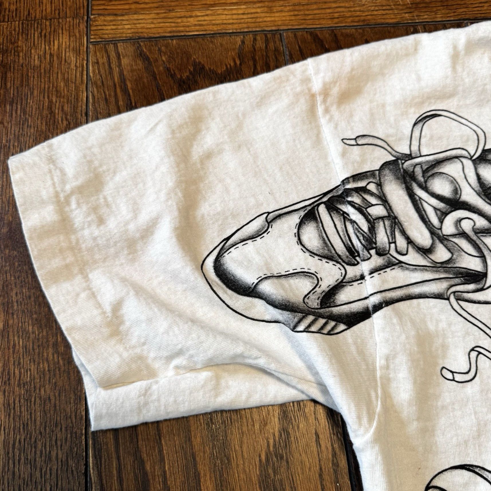 Mickey Unlimited VTG Mickey Mouse Hip Hop T Shirt One Size Disney Cartoon Single Stitch Sneakers Shirt Adults Regular Red 1990s Disney USA Mickey Unlimited Size US M / EU 48-50 / 2 - 5 Thumbnail