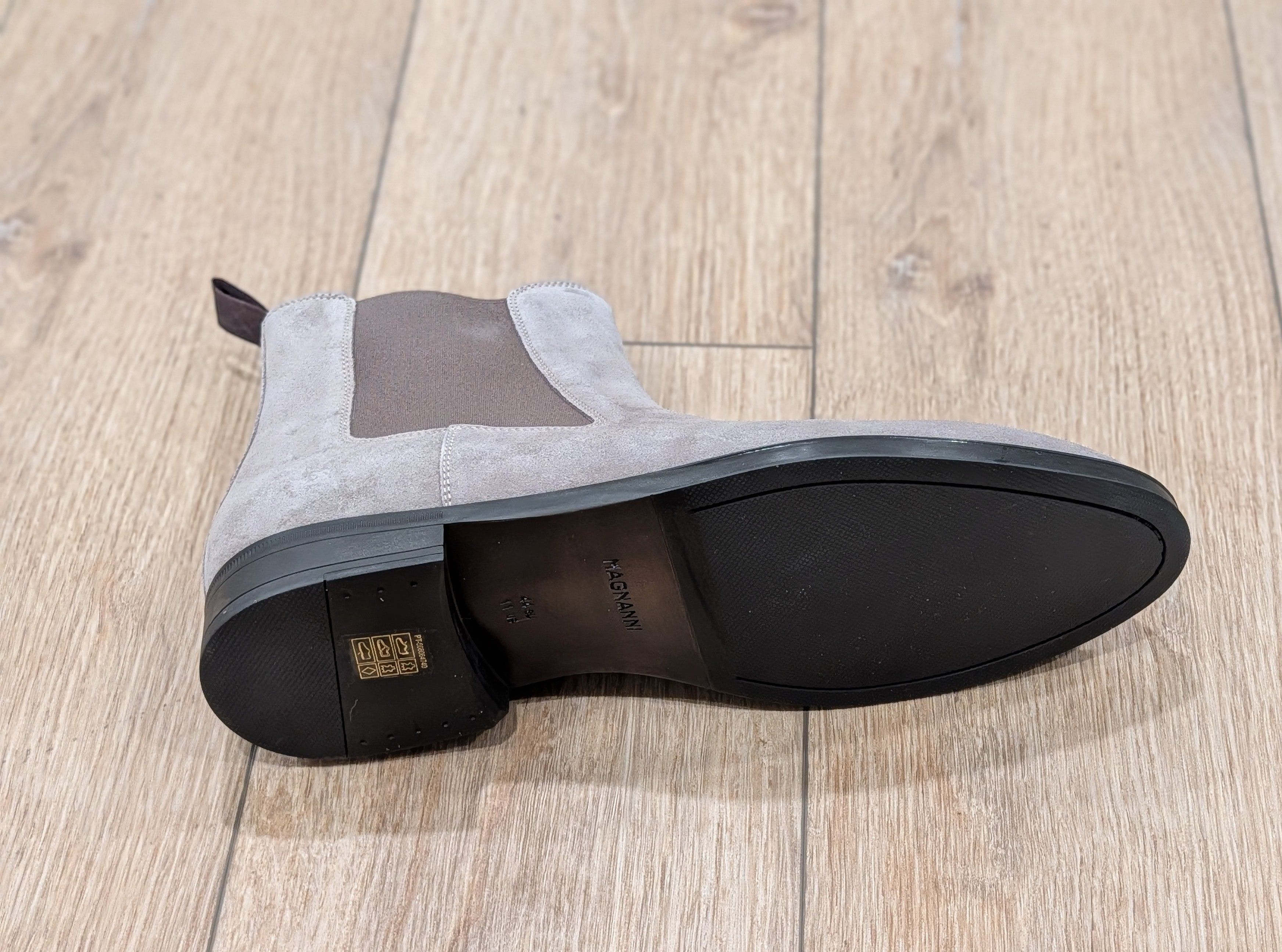 Magnanni Magnanni "Eddison" Chelsea Suede Boots Tierra US 11 Size US 11 / EU 44 - 7 Thumbnail