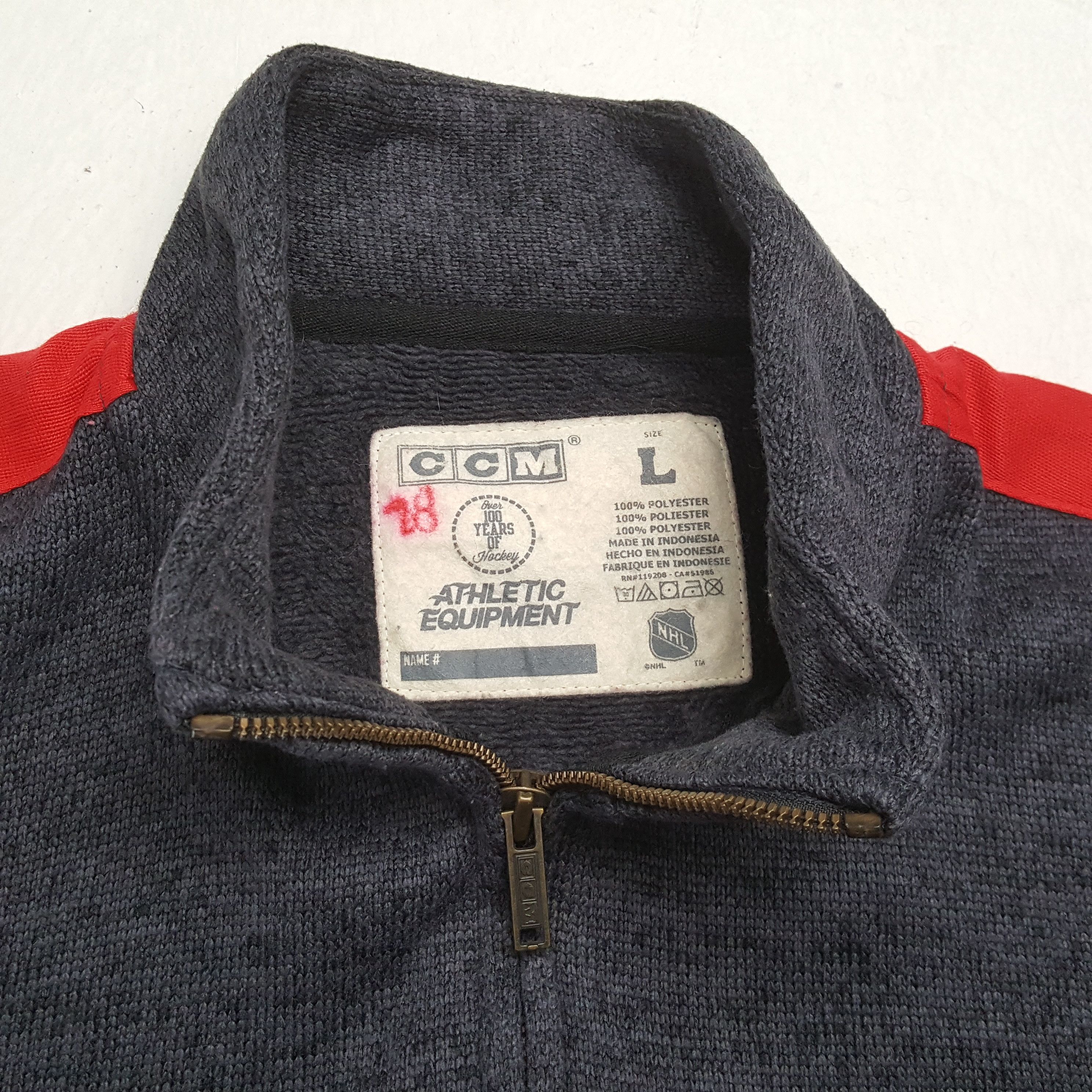 NHL × Vintage Vintage CCM Detroit Red Wings NHL Team Sweater Jacket Size US L / EU 52-54 / 3 - 10 Thumbnail