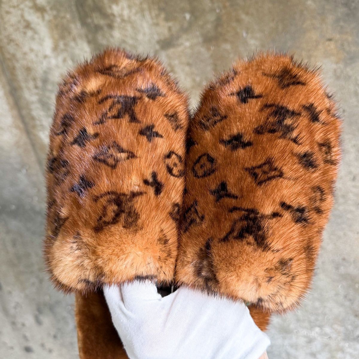 Louis Vuitton Louis Vuitton JAPAN EXCLUSIVE MINK FUR Clog Slippers Size US 10 / EU 43 - 4 Thumbnail