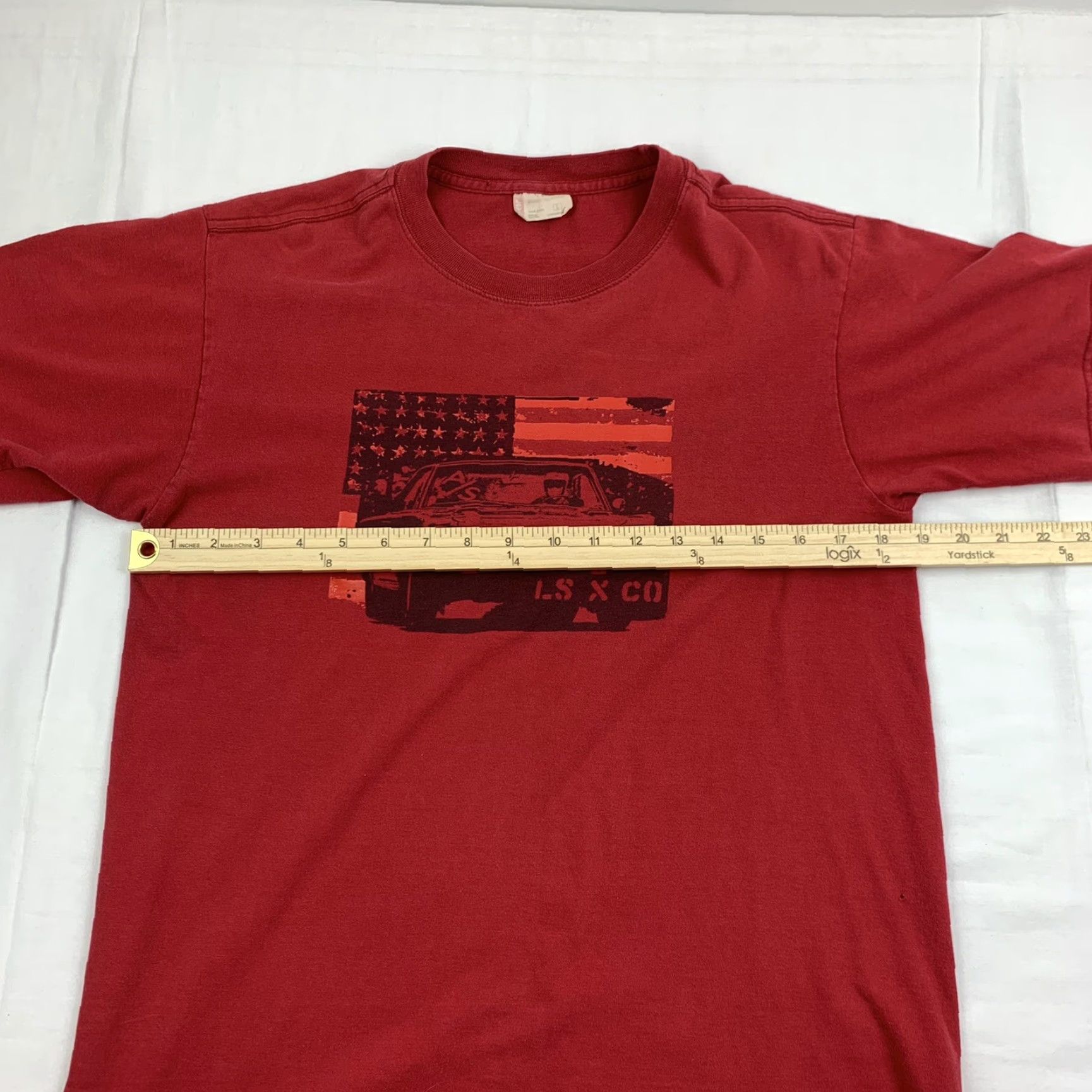 Levi's VINTAGE Levi's T Shirt Adult Large Red Y2K Graphic Tee American Flag Car Mens Size US L / EU 52-54 / 3 - 7 Thumbnail