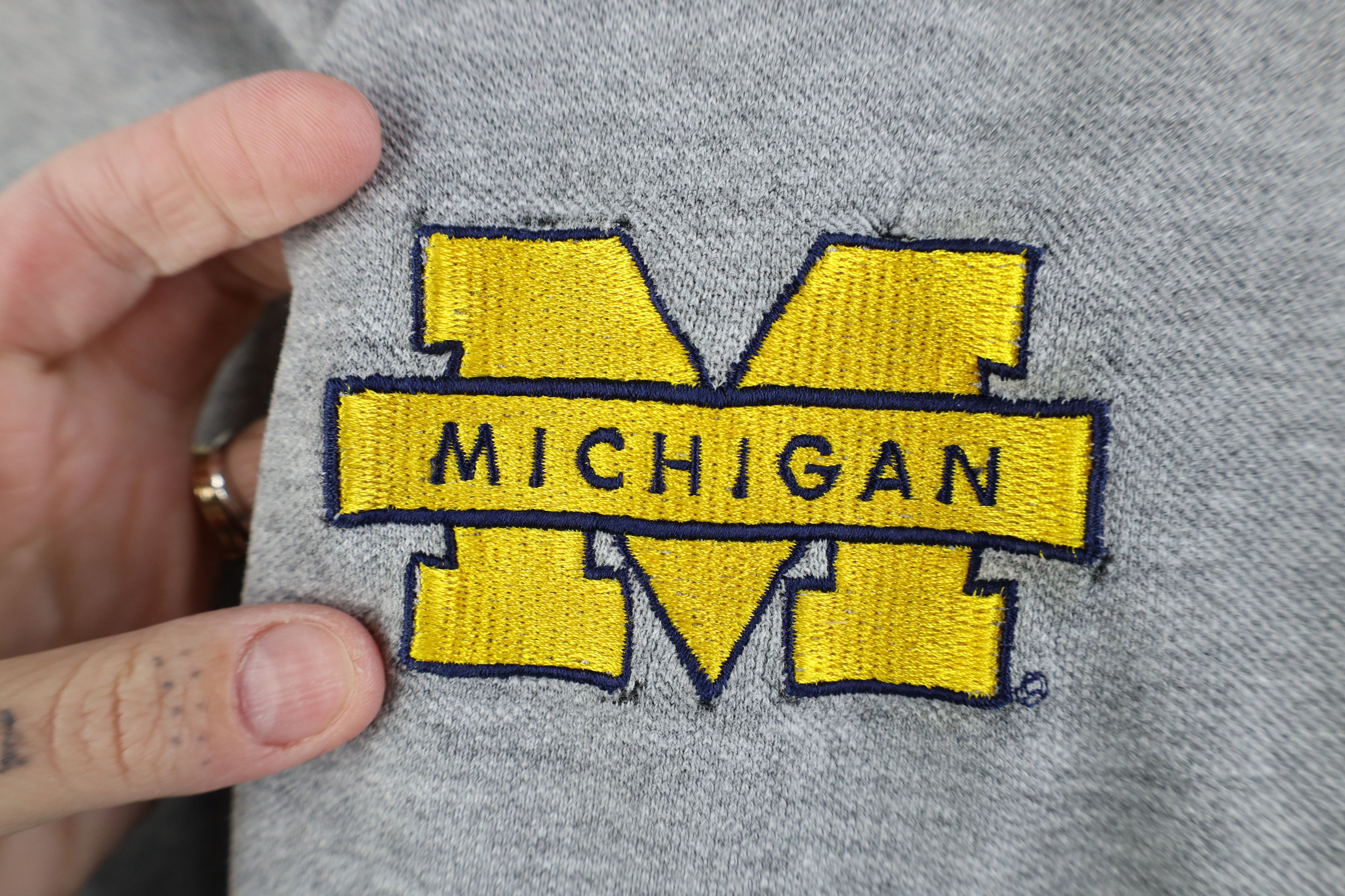 Vintage Vintage 90s Block M University of Michigan Knit T-Shirt USA Size US M / EU 48-50 / 2 - 4 Thumbnail