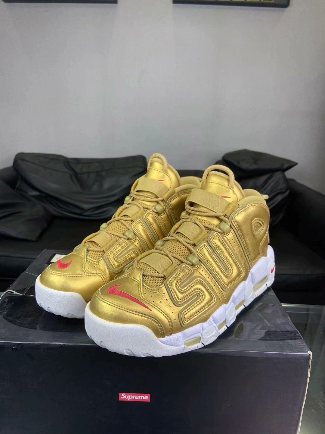 Nike Nike Gold Lowtop Sneakers 10.5 Men Size US 10.5 / EU 43-44 - 1 Thumbnail