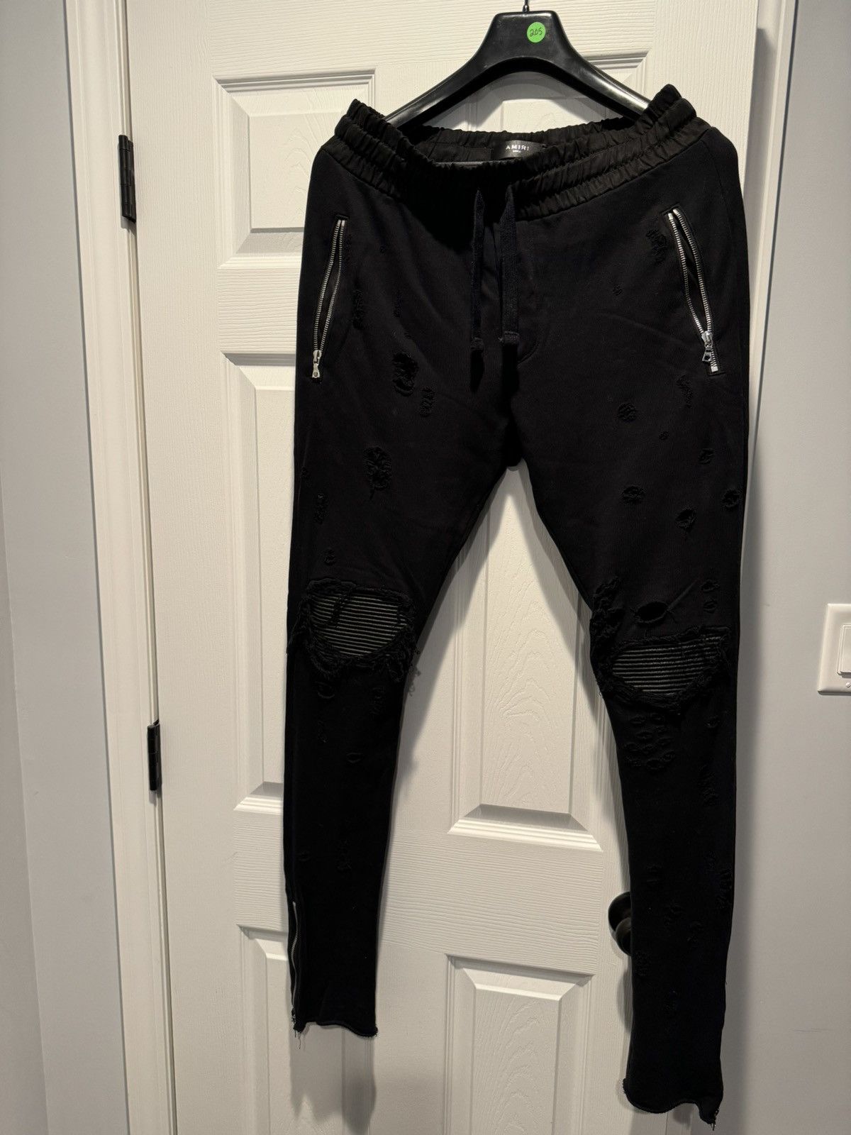 Amiri AMIRI LEATHER PATCH RIPPED SWEATPANTS Size US 32 / EU 48 - 2 Thumbnail