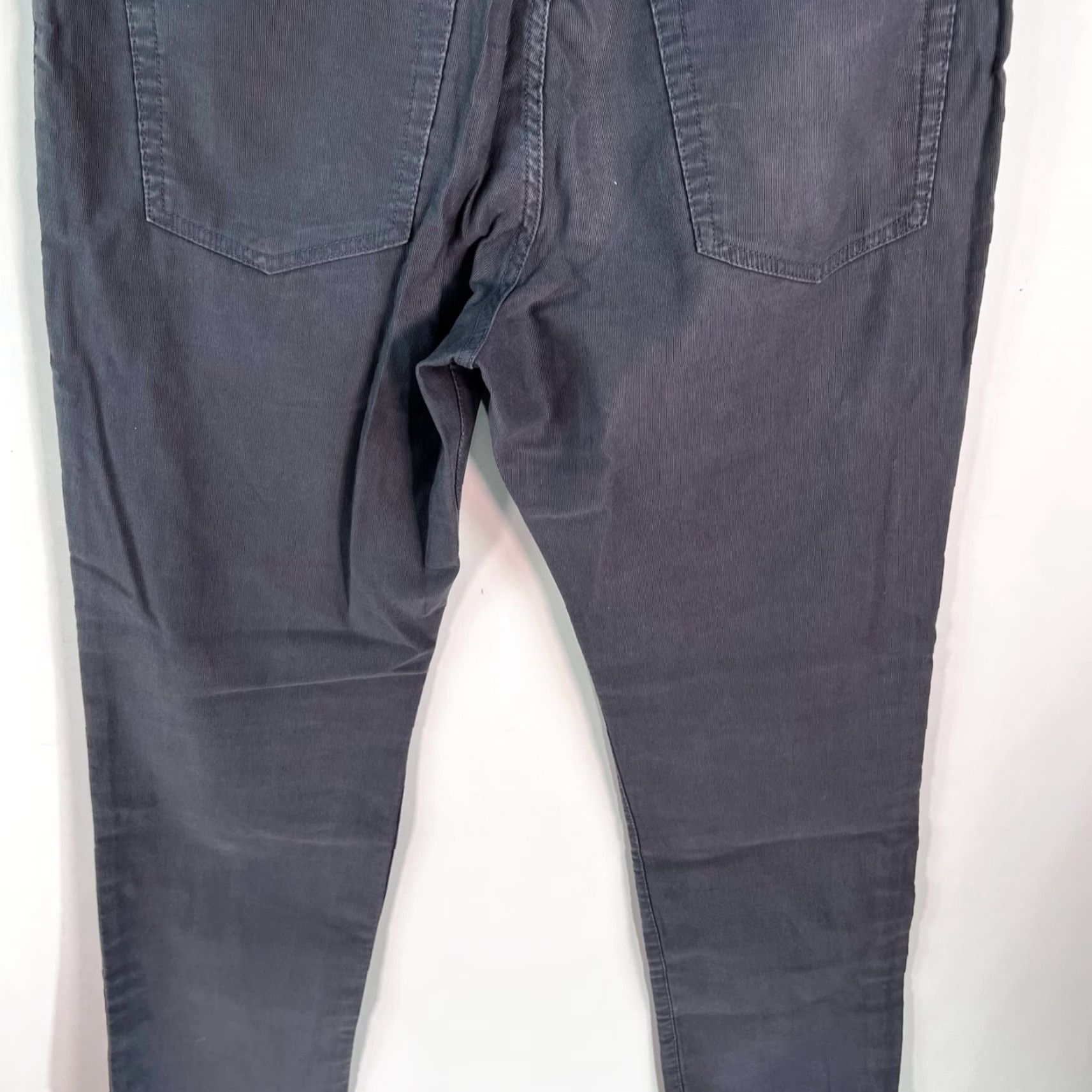 Gap VINTAGE Gap Corduroy Jeans Boot Fit Men 35x30 Gray 100% Cotton Mens Size US 35 - 7 Thumbnail