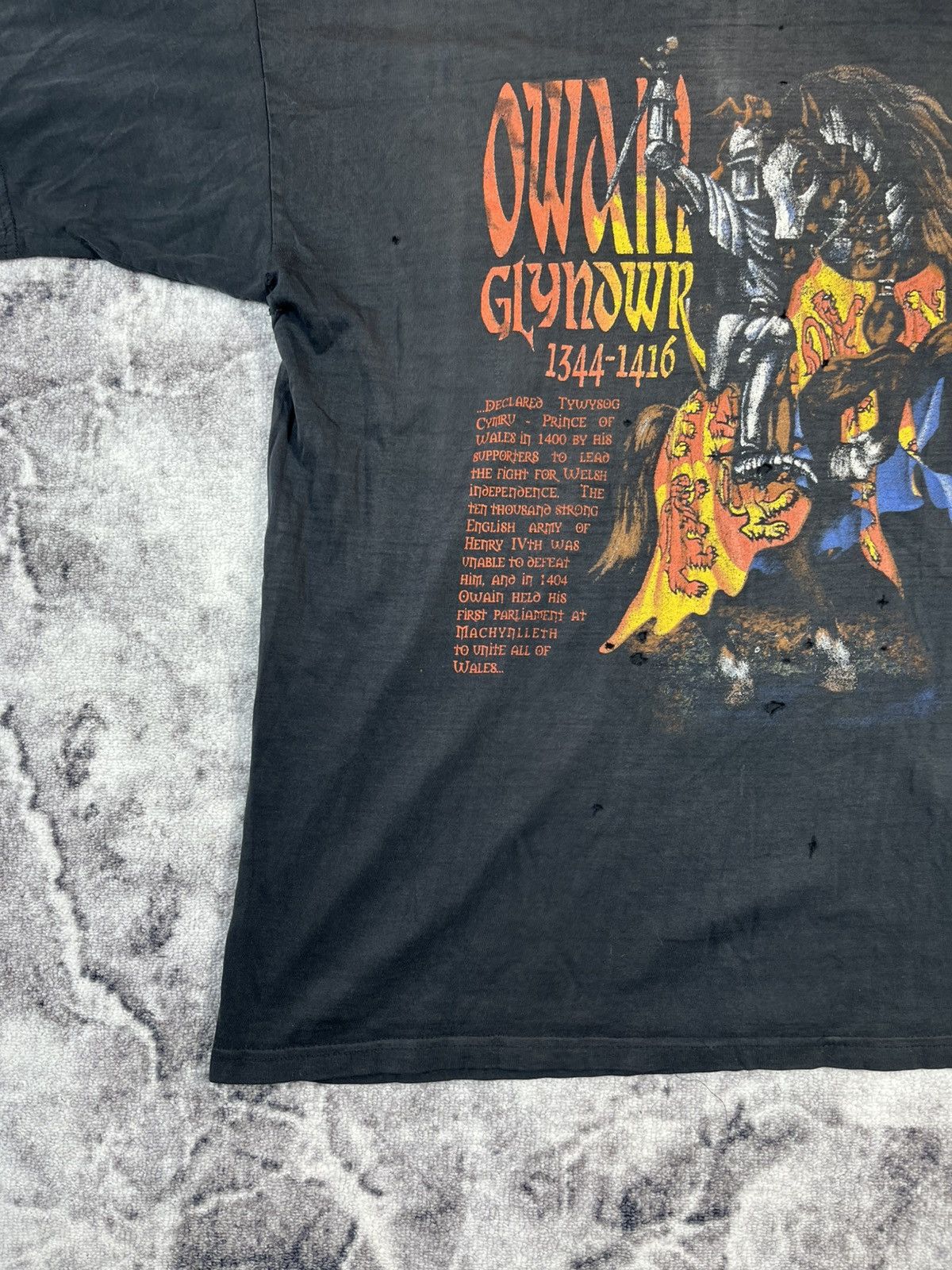 Band Tees Vintage Owain Glyndwr Crusader Tee Faded Distressed Size US L / EU 52-54 / 3 - 2 Thumbnail