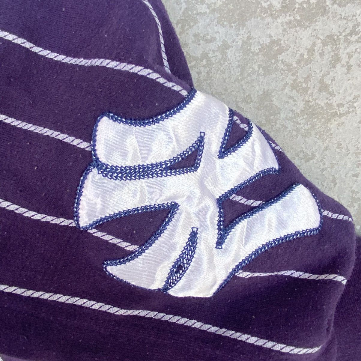 Other Vintage Yankees Big Logo Embroidered Hoodie Sweater Purple Size US M / EU 48-50 / 2 - 4 Thumbnail