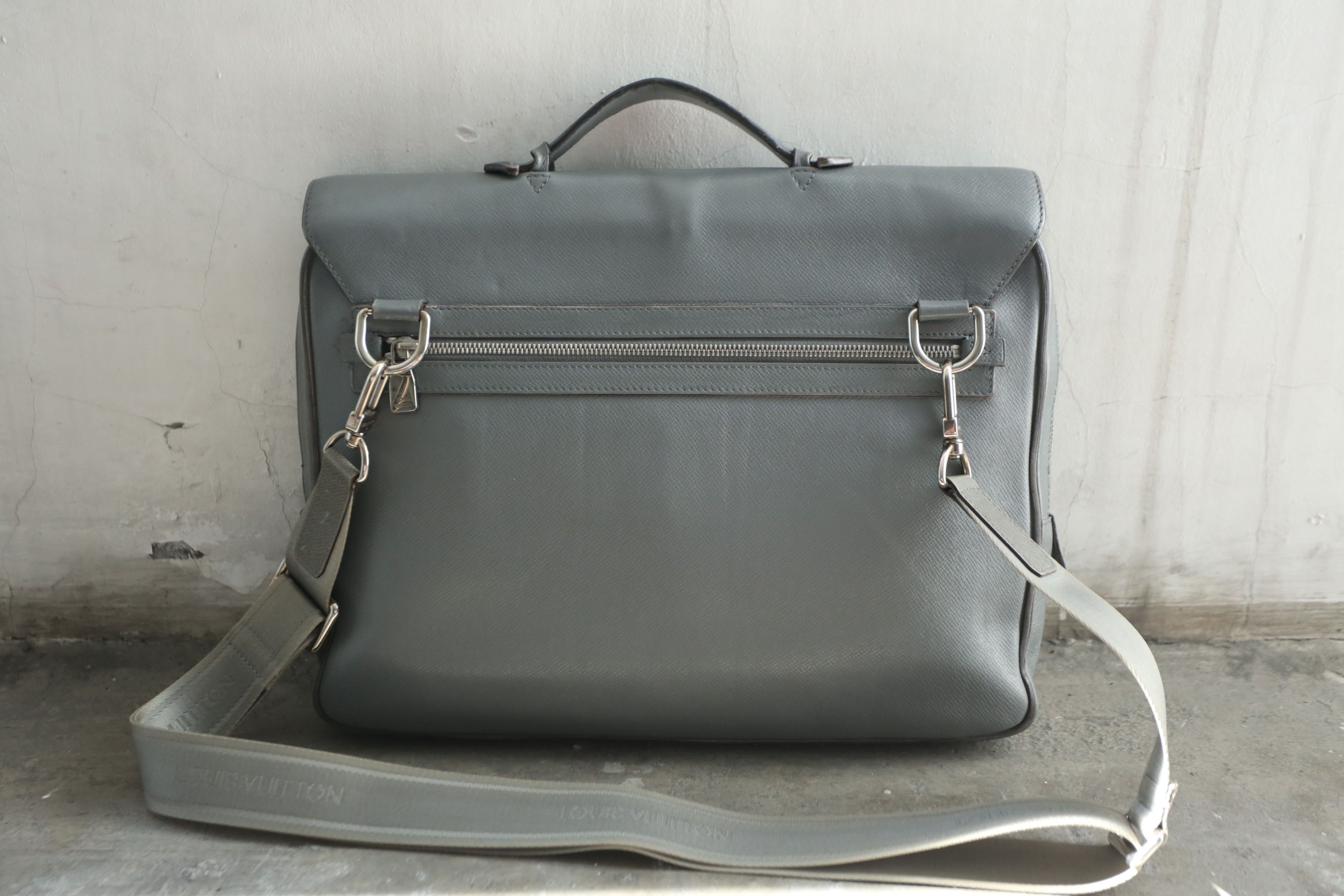 Louis Vuitton Louis Vuitton - Paul Helbers - S/S 10 - Taiga Vassili PM Size ONE SIZE - 8 Thumbnail