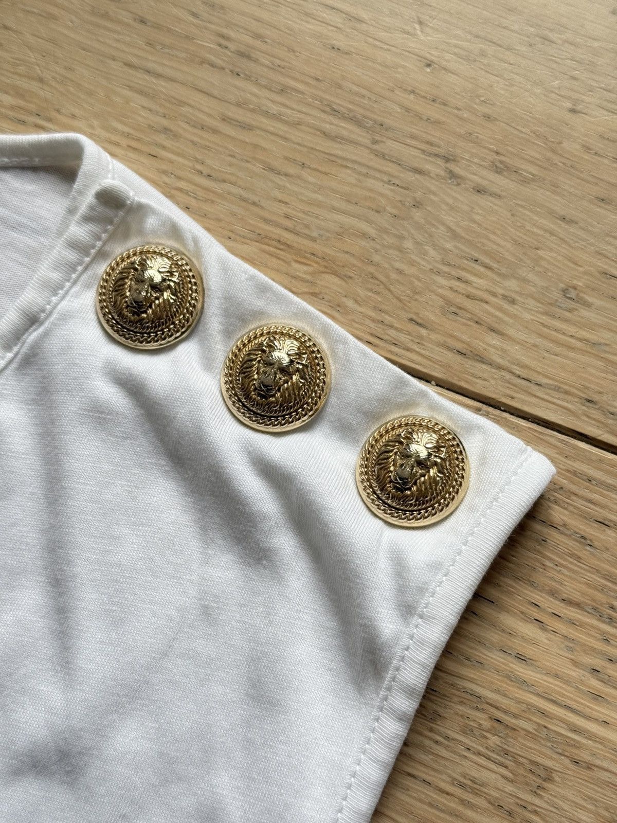 Balmain Balmain White Gold Logo Lion Shoulder Button Sleeveless tee Size S / US 4 / IT 40 - 11 Thumbnail