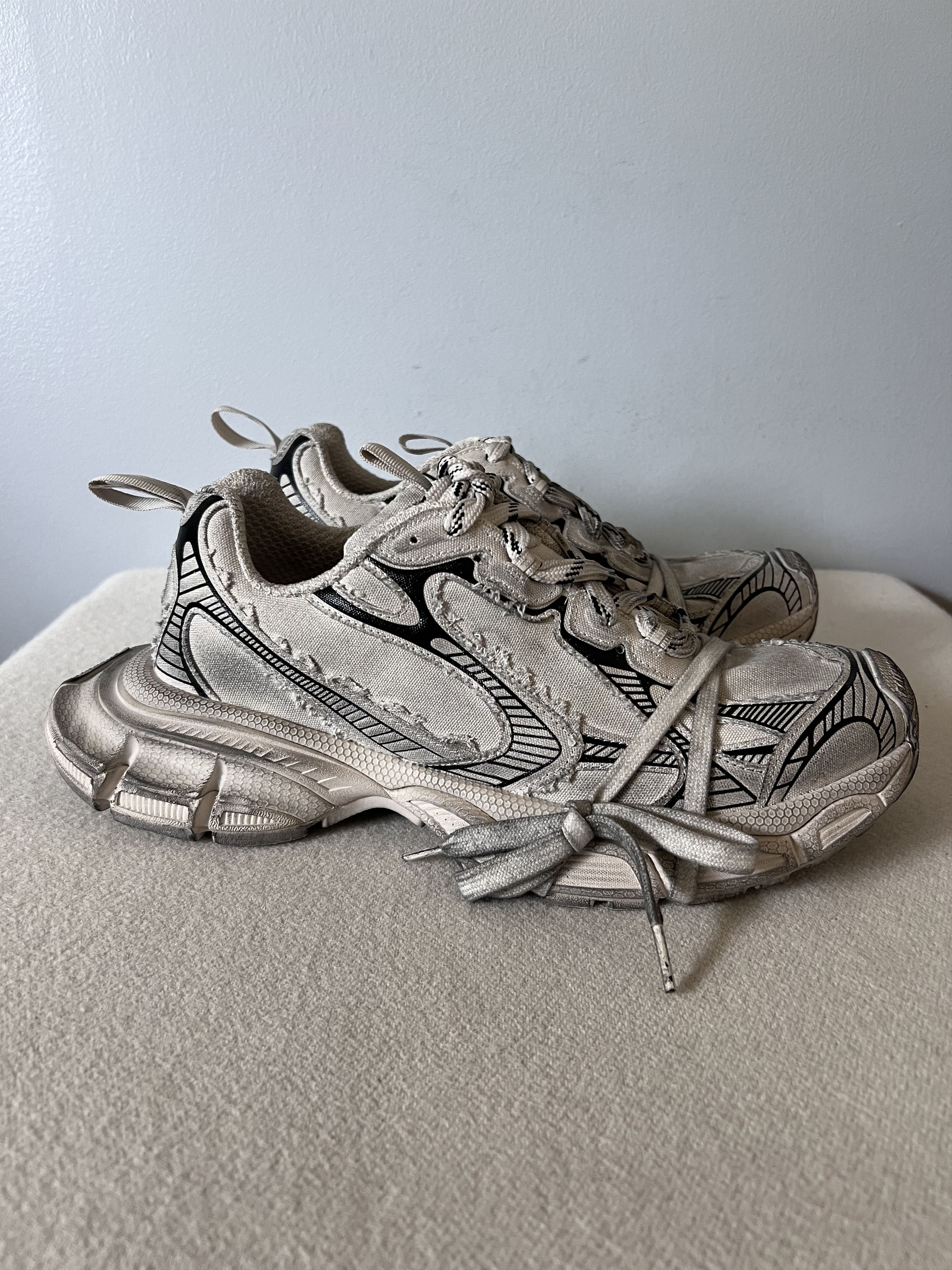 Balenciaga Balenciaga 3XL Sneakers in Beige Destroyed Canvas Size US 10 / EU 43 - 1 Thumbnail