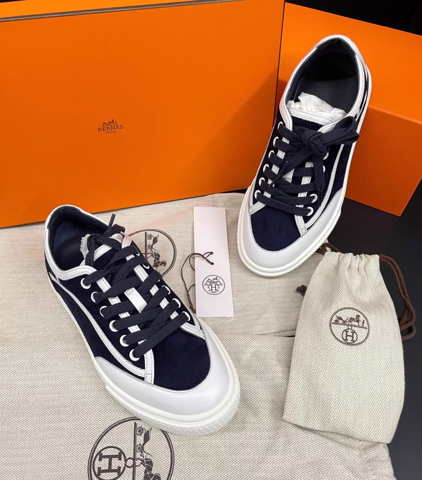 Hermes Hermes Women's RT Navy & White Low-Top Sneaker 35.5 Size US 5 / IT 35 - 3 Thumbnail