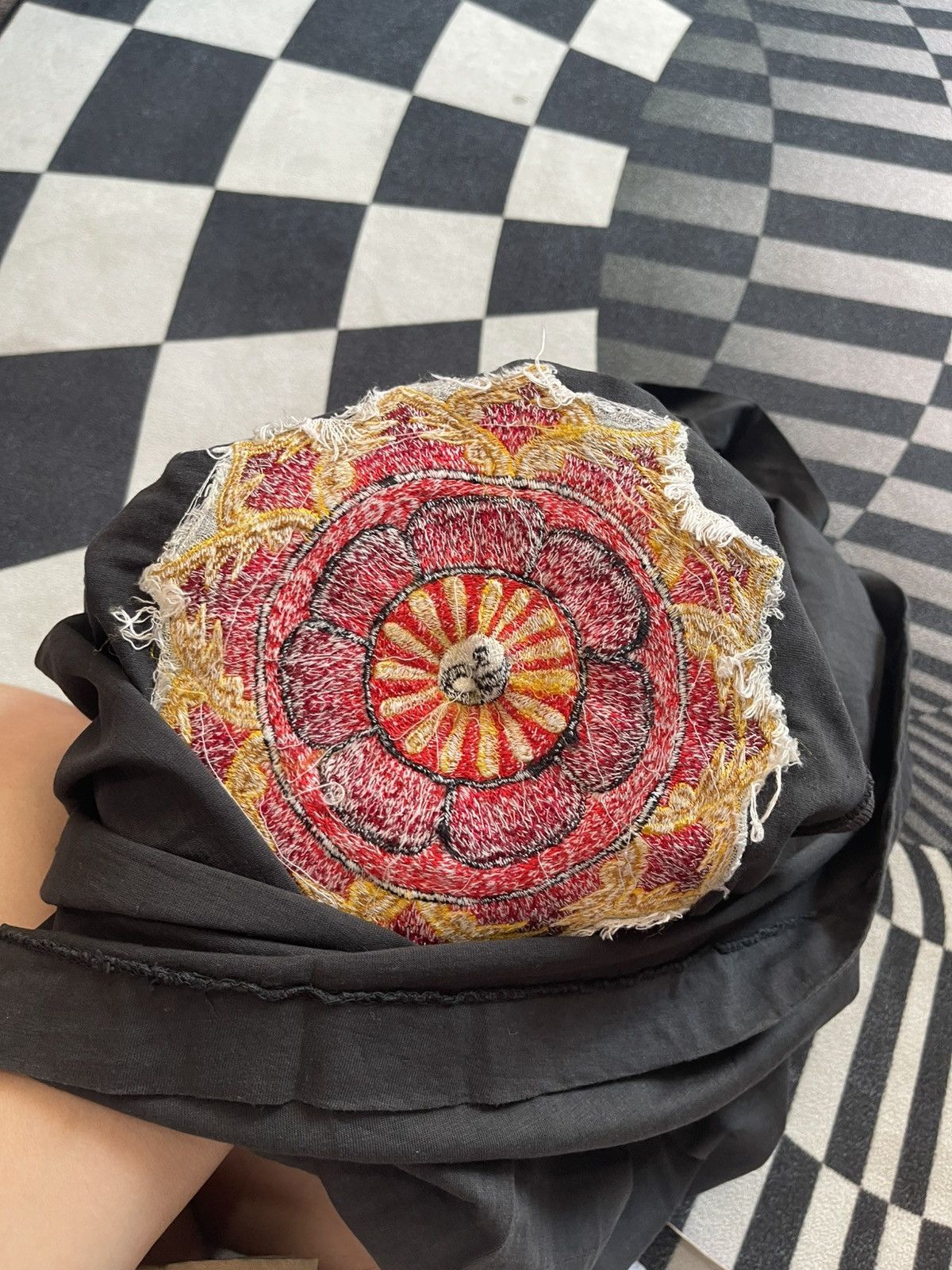 Vintage Vintage90s TiTex Nepal Hand Embroidered Mandala Yin Yang Tee Size US XL / EU 56 / 4 - 6 Thumbnail