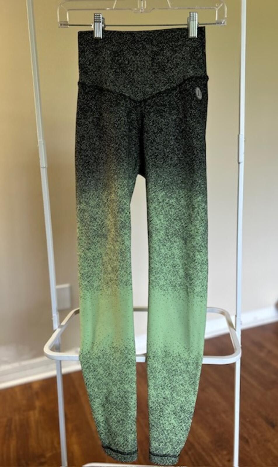 Other Diva Boutique Beyond Yoga Gradient Black to Green Leggings S Size 28" / US 6 / IT 42 - 1 Thumbnail