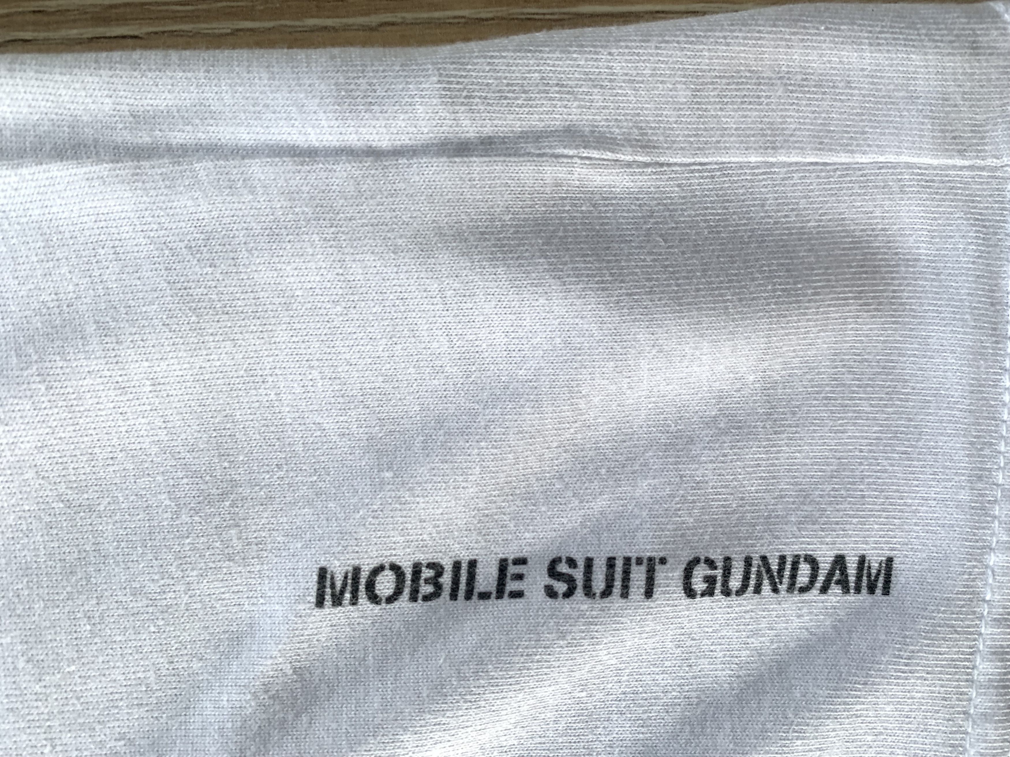 Uniqlo Uniqlo Mobile Suit Gundam White Graphic T-Shirt Size US M / EU 48-50 / 2 - 6 Thumbnail