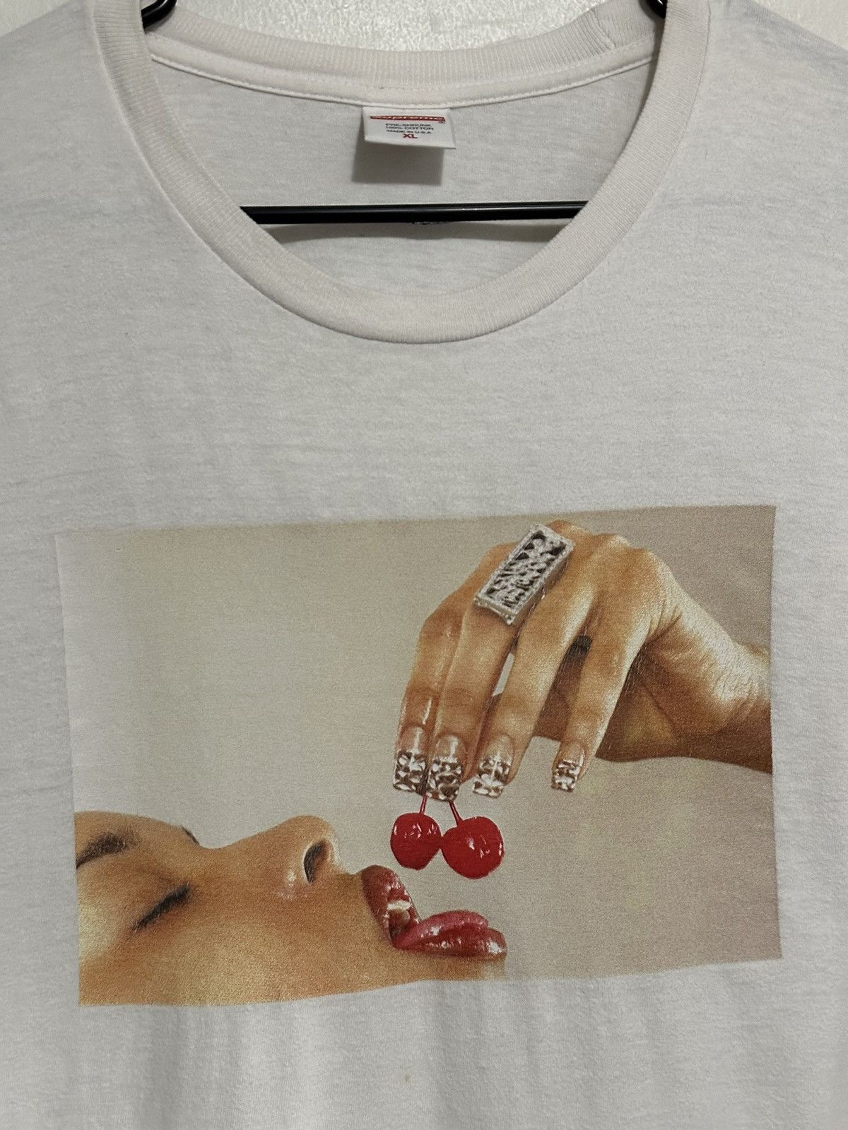 Supreme Supreme Cherries Tee Size US XL / EU 56 / 4 - 2 Thumbnail