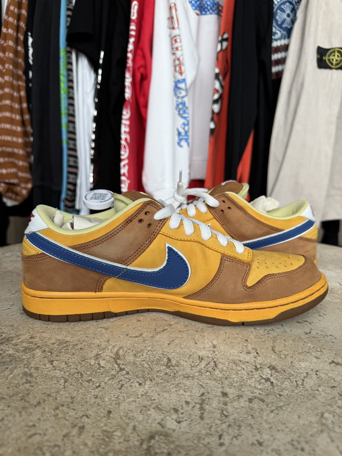 Nike SB Nike SB Dunk Low Newcastle Brown Ale Size US 10.5 / EU 43-44 - 3 Thumbnail