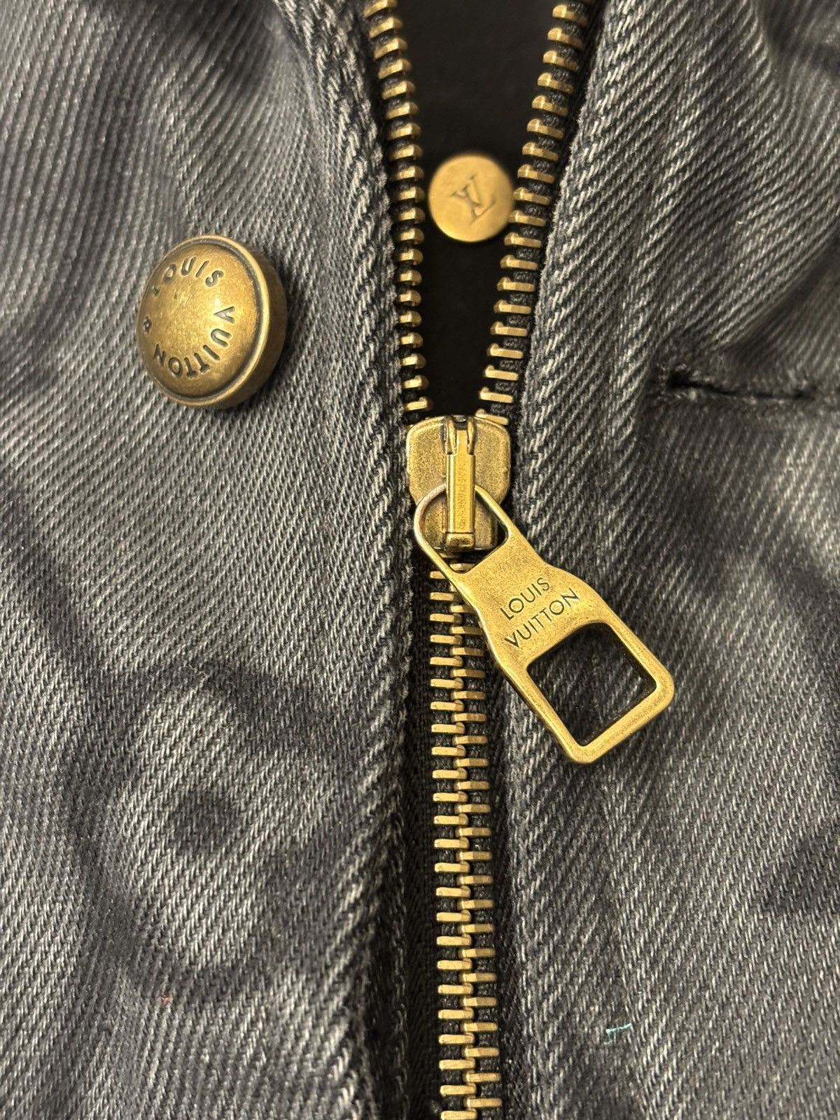 Louis Vuitton RUNWAY SAMPLE FW24 Pharrell Chainlink Monogram Denim Jacket Size US L / EU 52-54 / 3 - 5 Thumbnail
