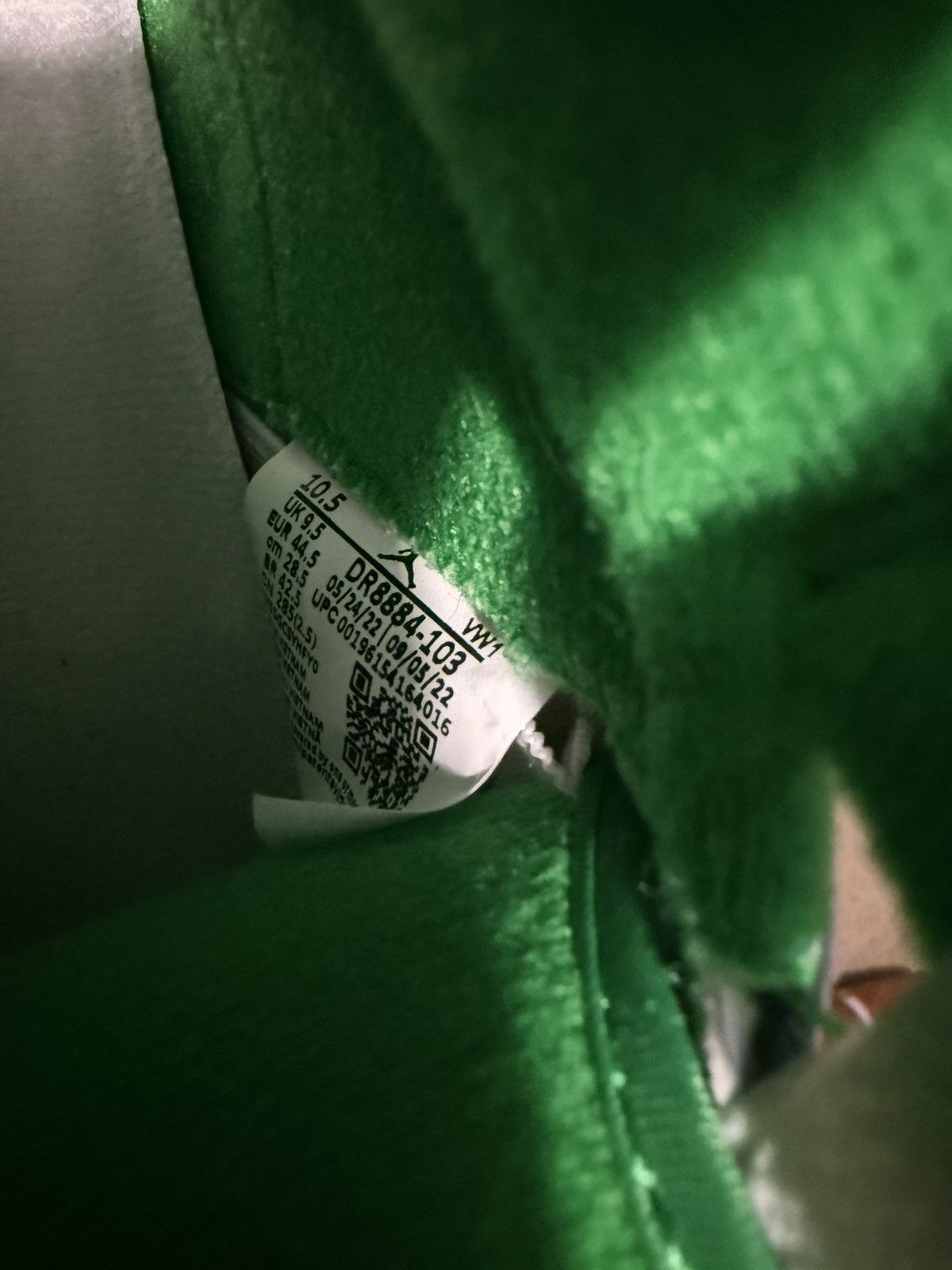 Jordan Brand Jordan 2 Luck Green Size US 10.5 / EU 43-44 - 2 Thumbnail