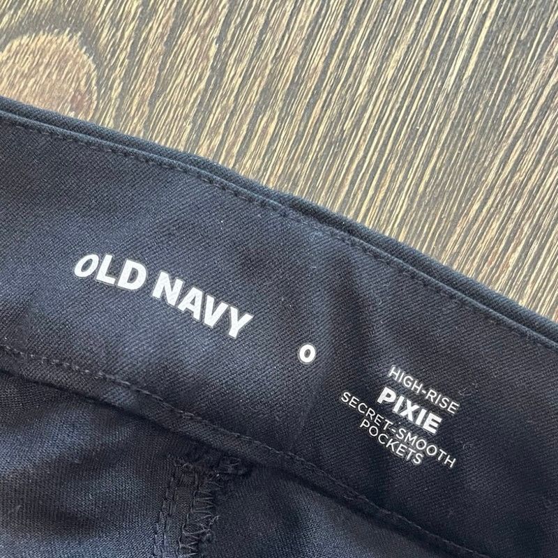 Old Navy Old Navy High-Rise Pixie Pants Secret Smooth Pockets Black 0 Size 25" / US 0 / IT 36 - 5 Thumbnail