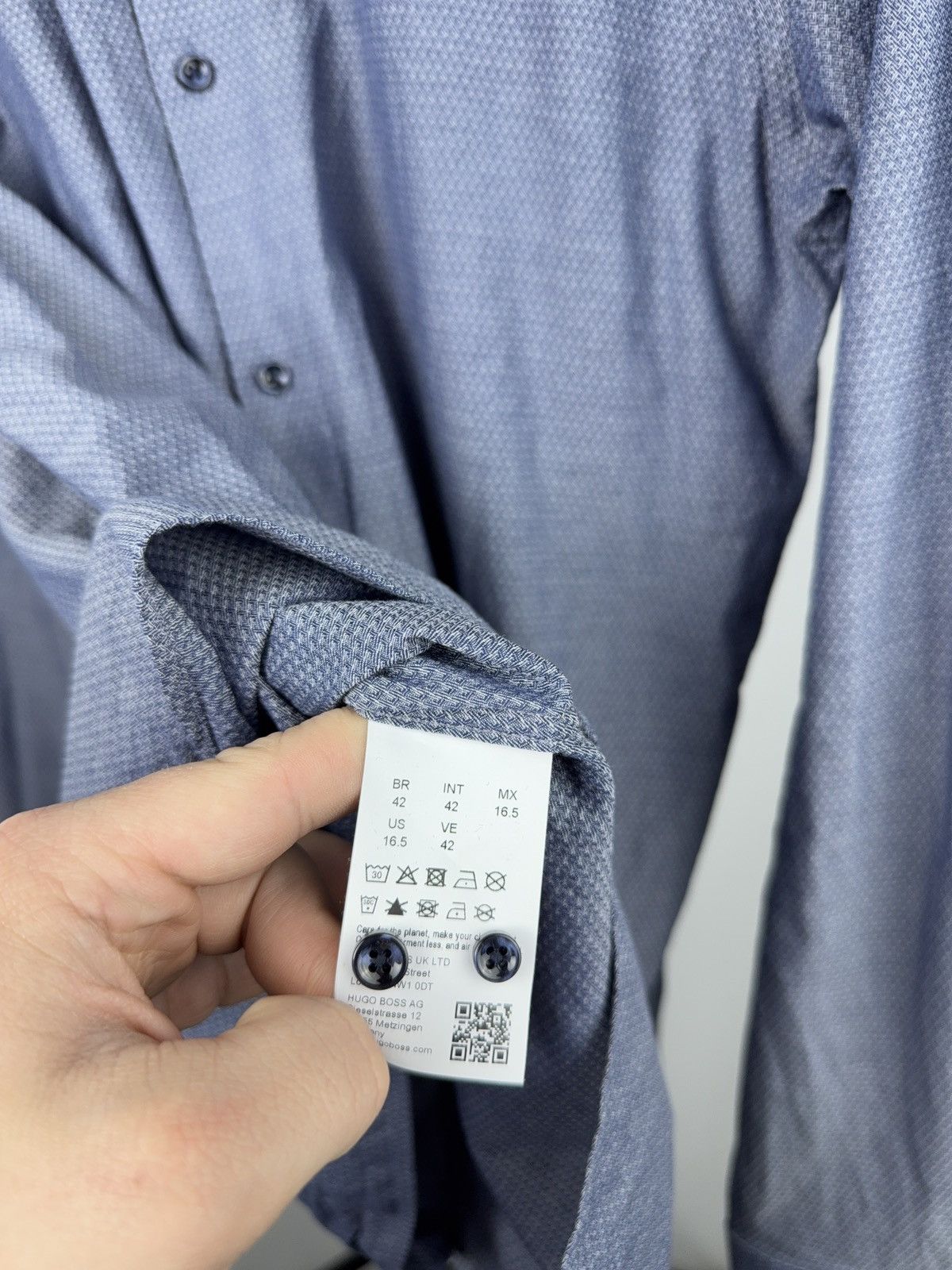 Hugo Boss Luxury 00s Hugo Boss Red Tag Slim Fit Blue Dress Shirt Size US L / EU 52-54 / 3 - 8 Thumbnail