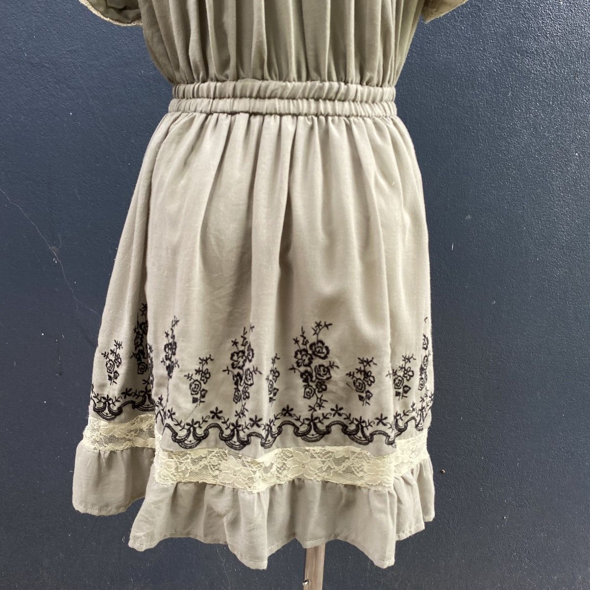 Japanese Brand axes femme Vintage Light Green Embroidered Lace Dress Size M / US 6-8 / IT 42-44 - 6 Thumbnail