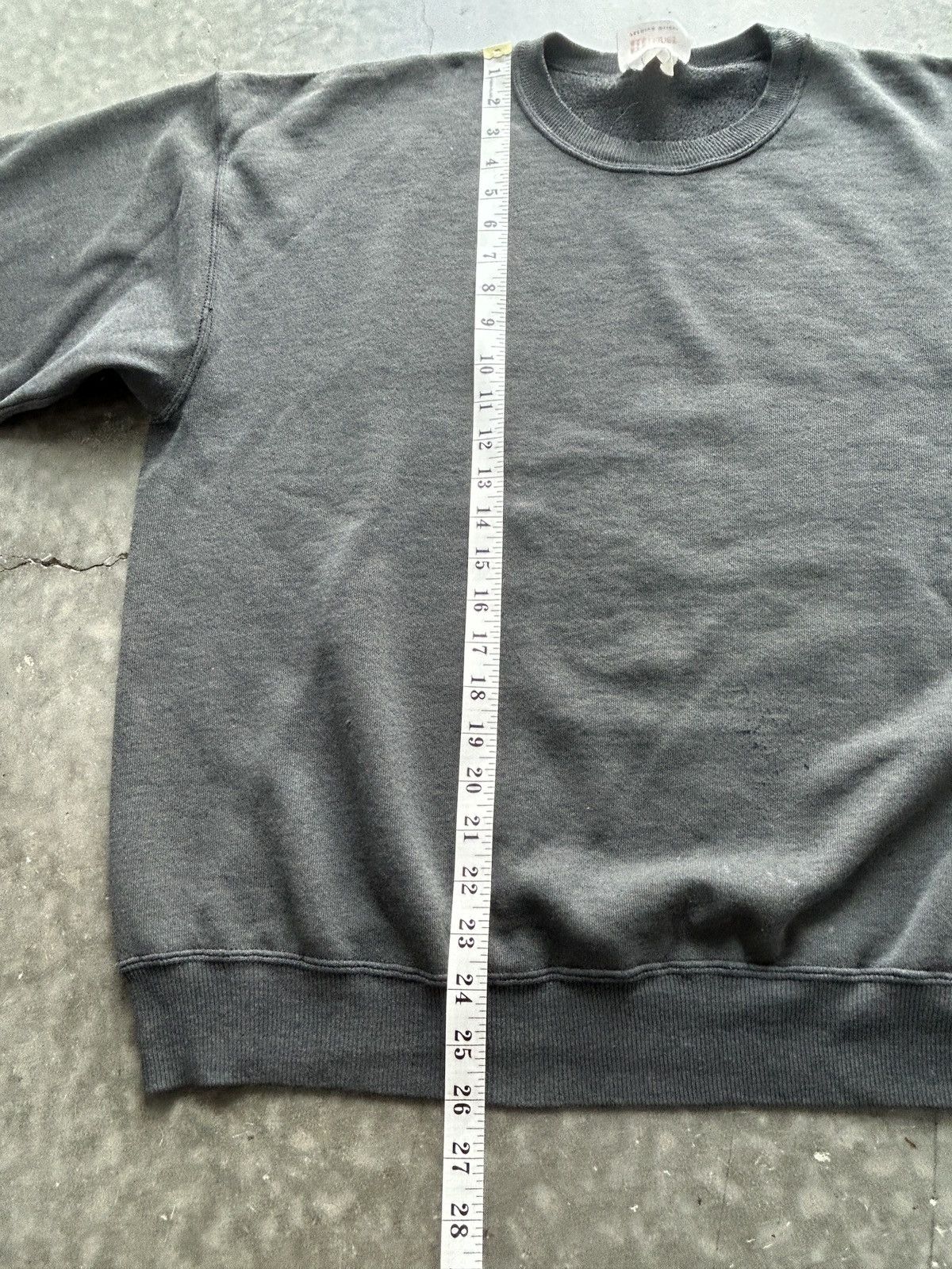 Hanes Vintage 90s Faded Black Sweatshirt Boxy Fit Size US L / EU 52-54 / 3 - 12 Thumbnail