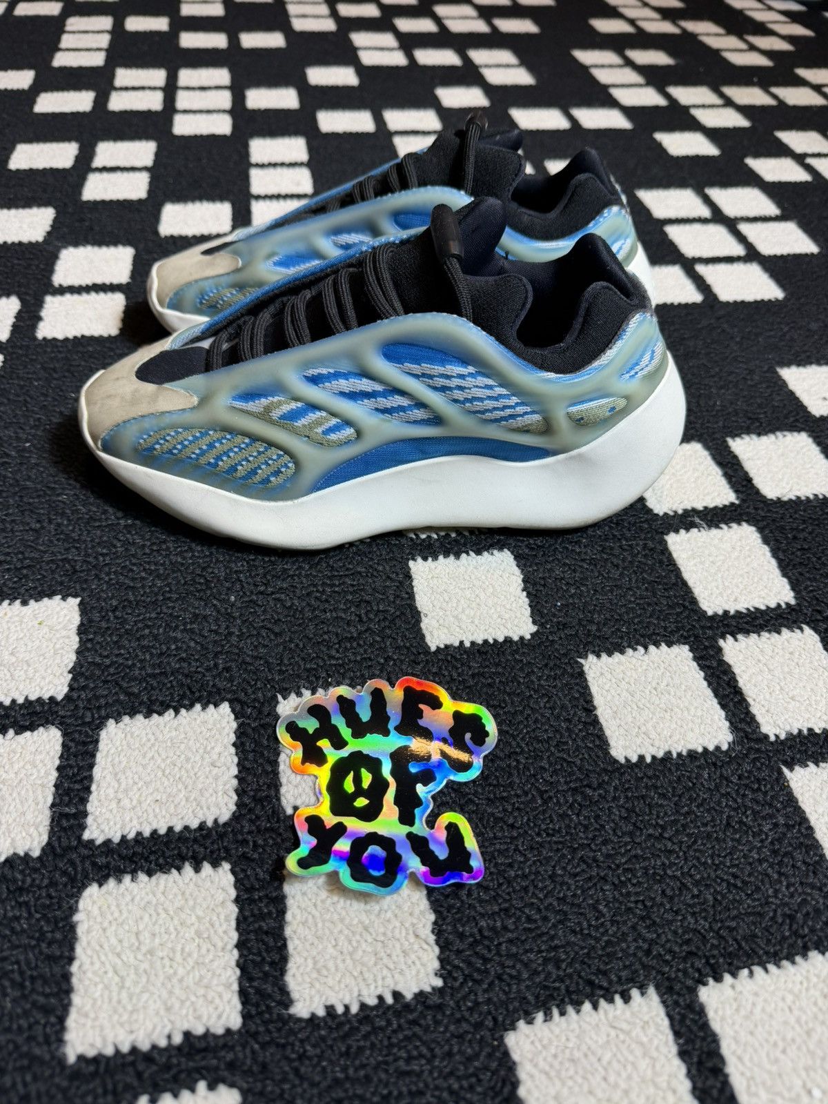 Yeezy Yeezy 700 V3 ‘Arzareth’ Size US 5 / EU 37 - 4 Thumbnail