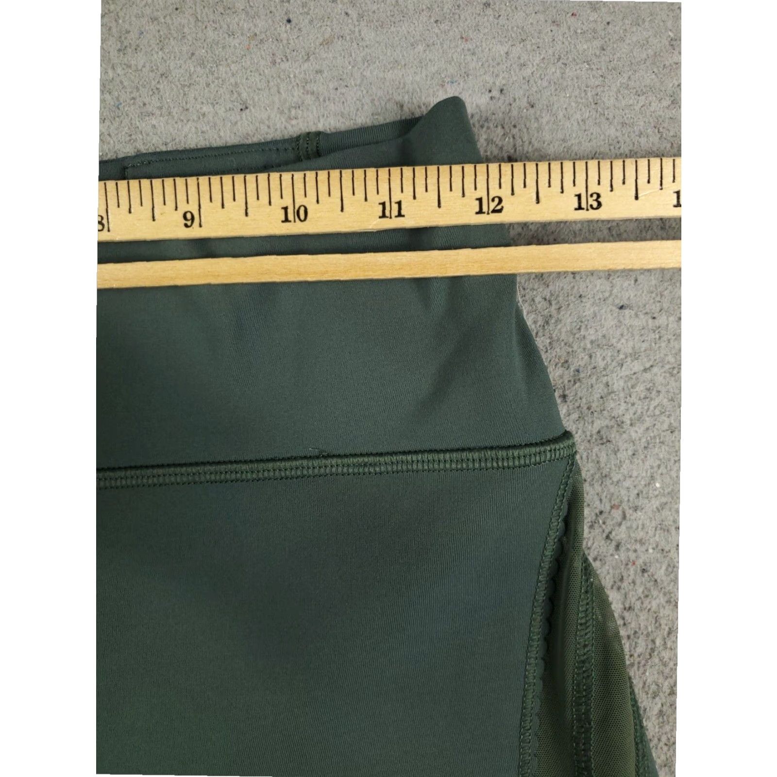 Lululemon Leggings Womens Green Size 6 Cropped Capri Athleisure Activewear