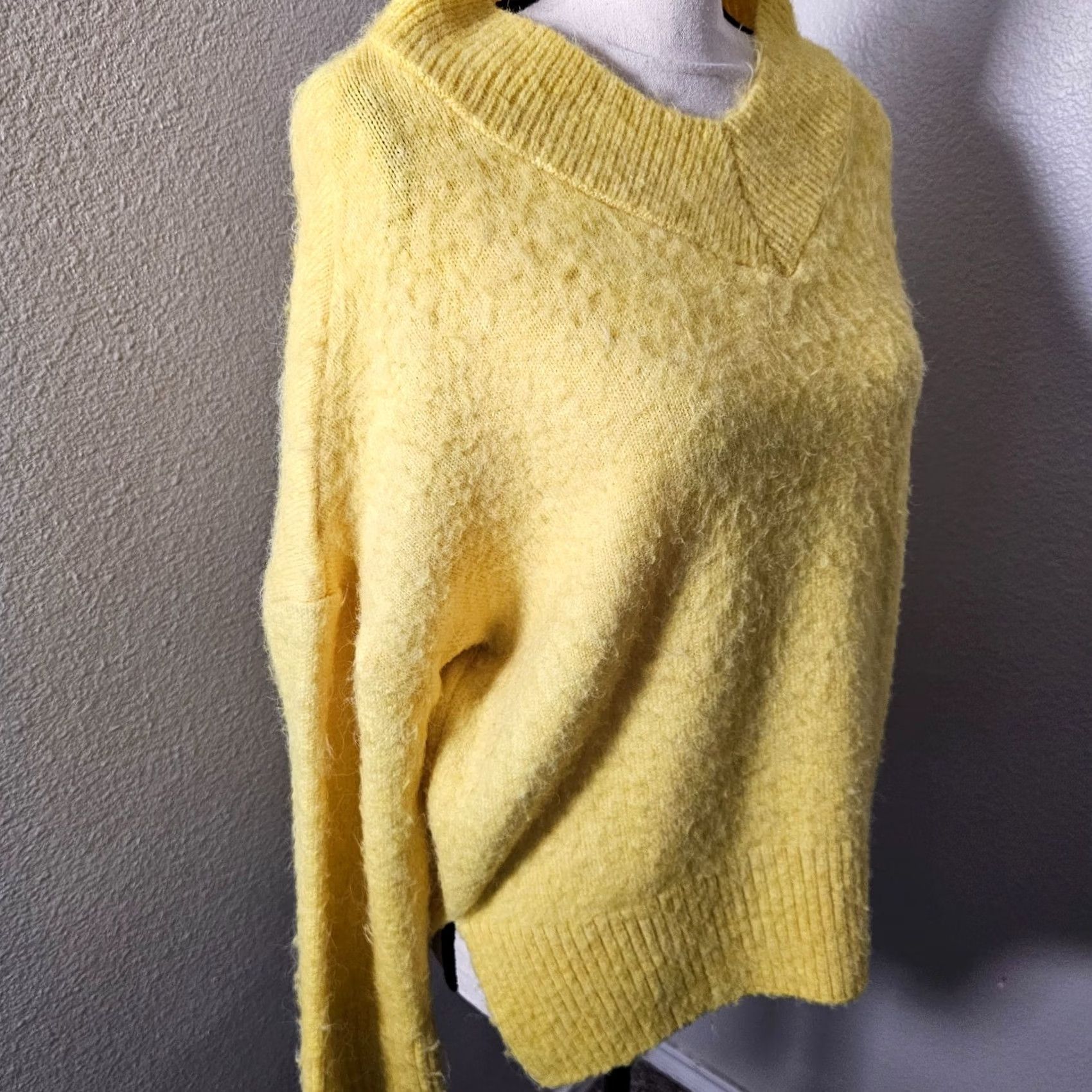 Topshop Topshop Sweater Pullover V-Neck Yellow XS 2 0 Women’s Long Sleeve Knit Quick & Easy Casual Reserved Women’s Size XS / US 0-2 / IT 36-38 - 4 Thumbnail