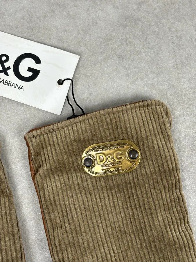 Dolce & Gabbana 2000s Dolce & Gabbana Beige Velvet & Leather Hybrid Gloves Size ONE SIZE - 6 Thumbnail