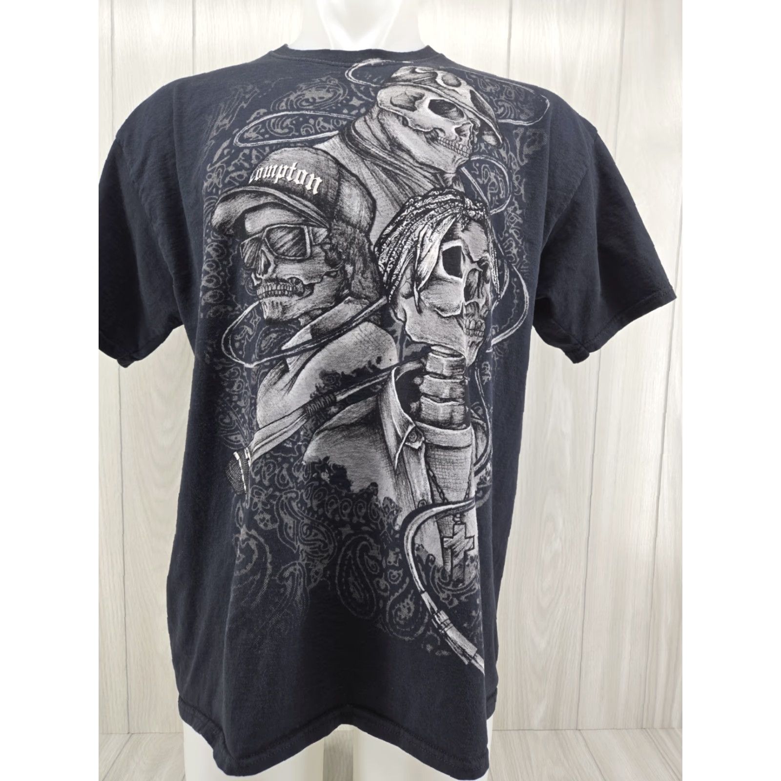 Fruit Of The Loom VINTAGE Men’s Compton Skulls With A Microphone T-shirt Black XL Size US XL / EU 56 / 4 - 3 Thumbnail