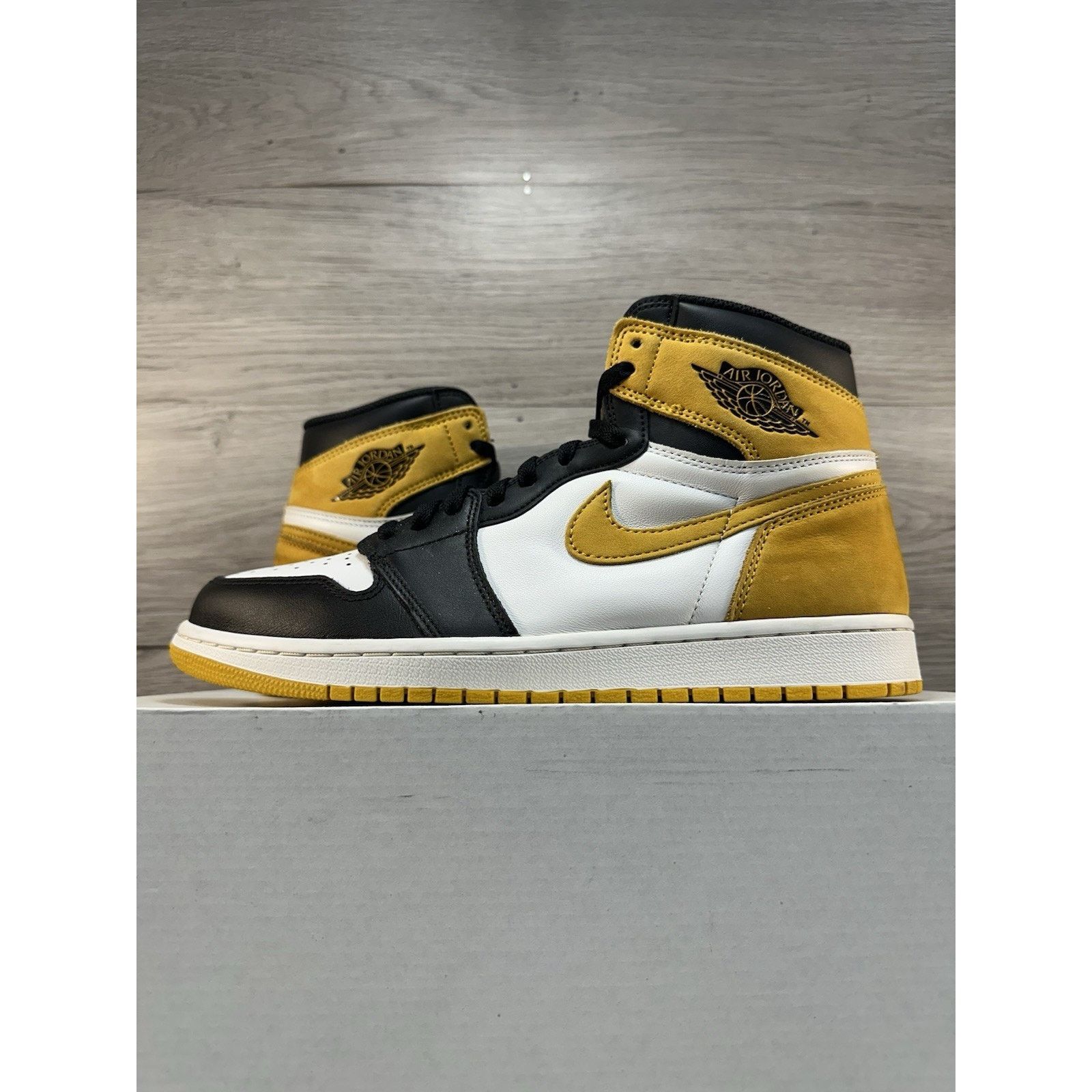 Jordan Brand Air Jordan 1 Retro OG High - Yellow Ochre - Size 10.5 Size US 10.5 / EU 43-44 - 1 Thumbnail