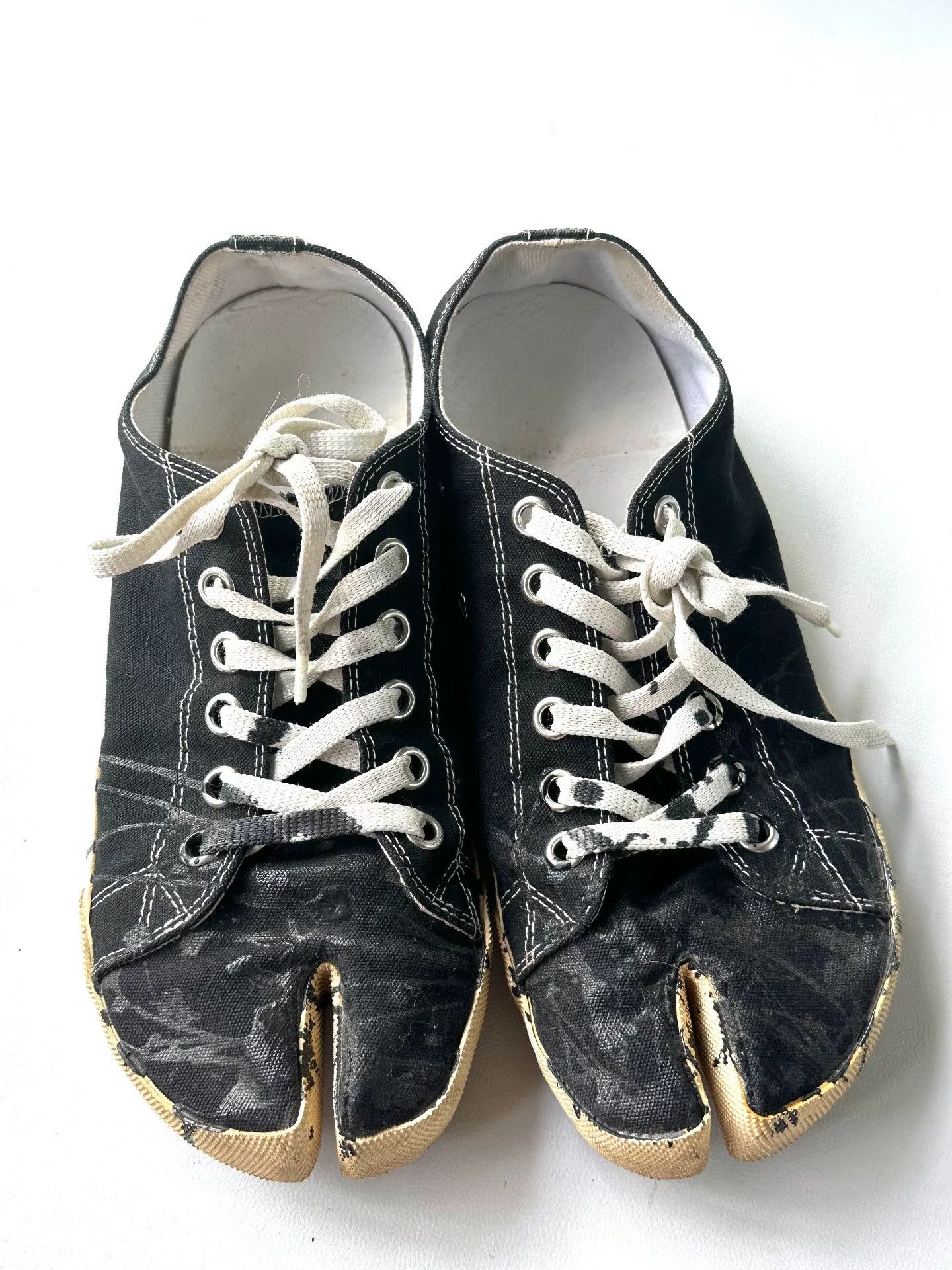 Maison Margiela Maison Margiela Graffiti Tabi Shoes Size US 6 / EU 39 - 2 Thumbnail