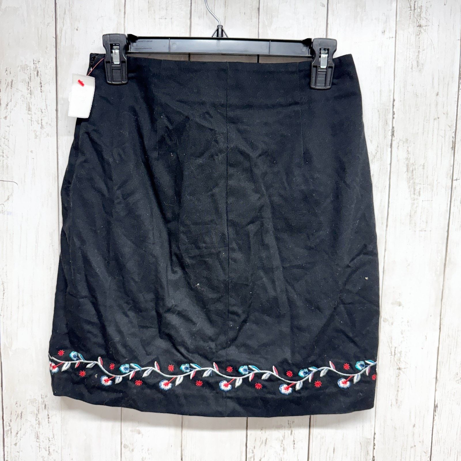 New Look New Look Skirt Size 4 Embroidered Pattern Mini Side Zip Size 27" / US 4 / IT 40 - 6 Thumbnail