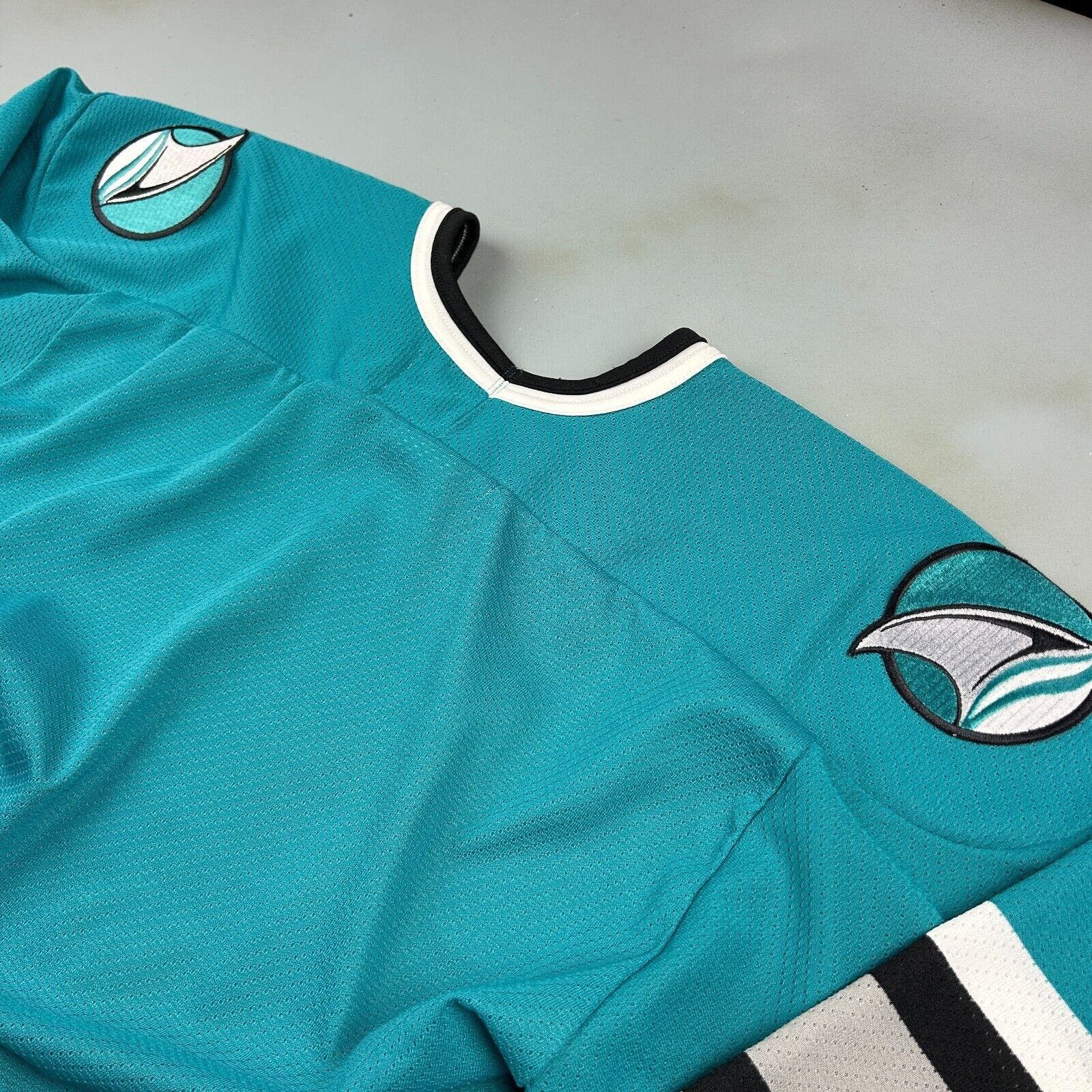 Ccm VINTAGE 90s | San Jose Sharks CCM Maska Hockey Jersey sz M Size US M / EU 48-50 / 2 - 7 Thumbnail