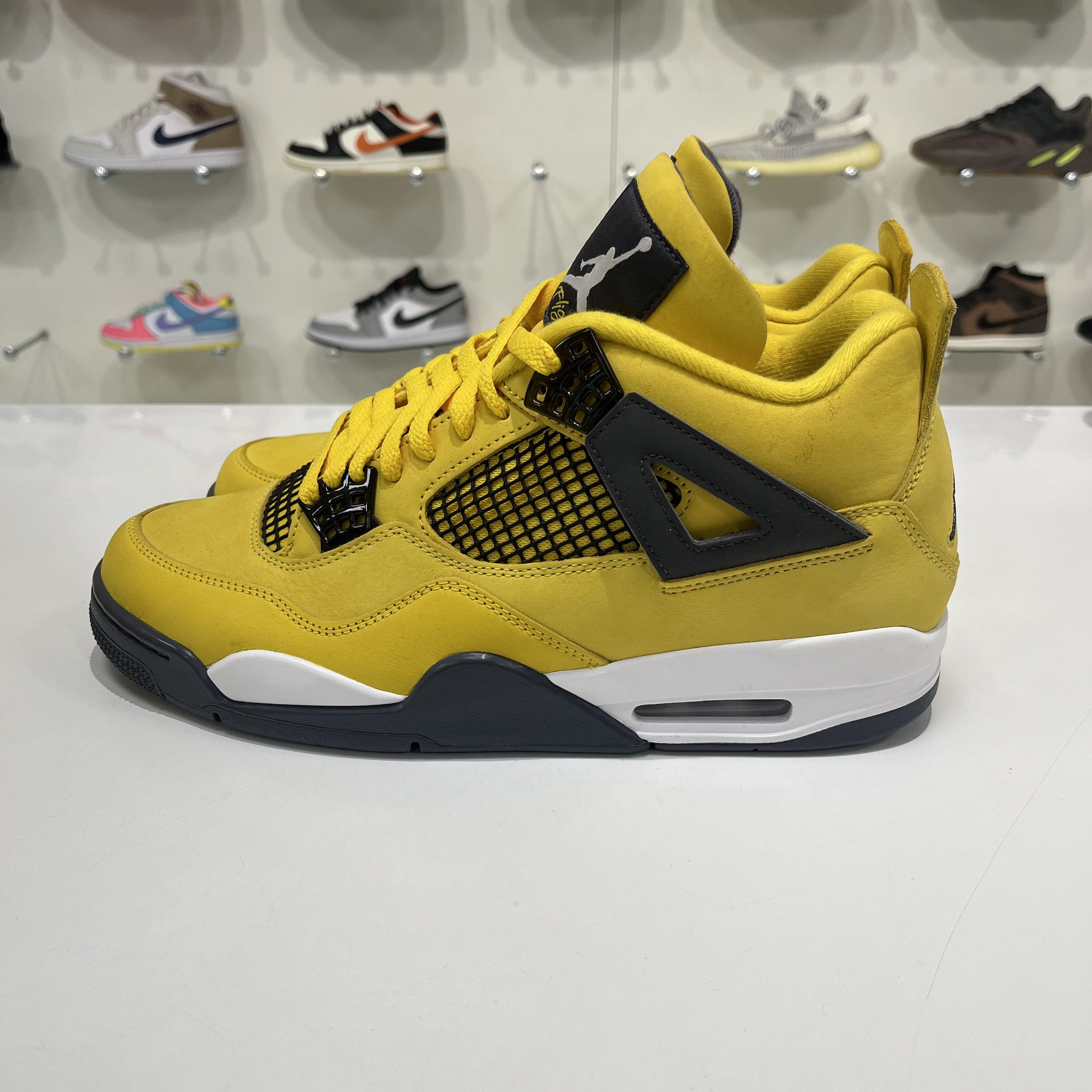 Nike Air Jordan 4 retro Lightning 2021 Size US 10 / EU 43 - 2 Thumbnail