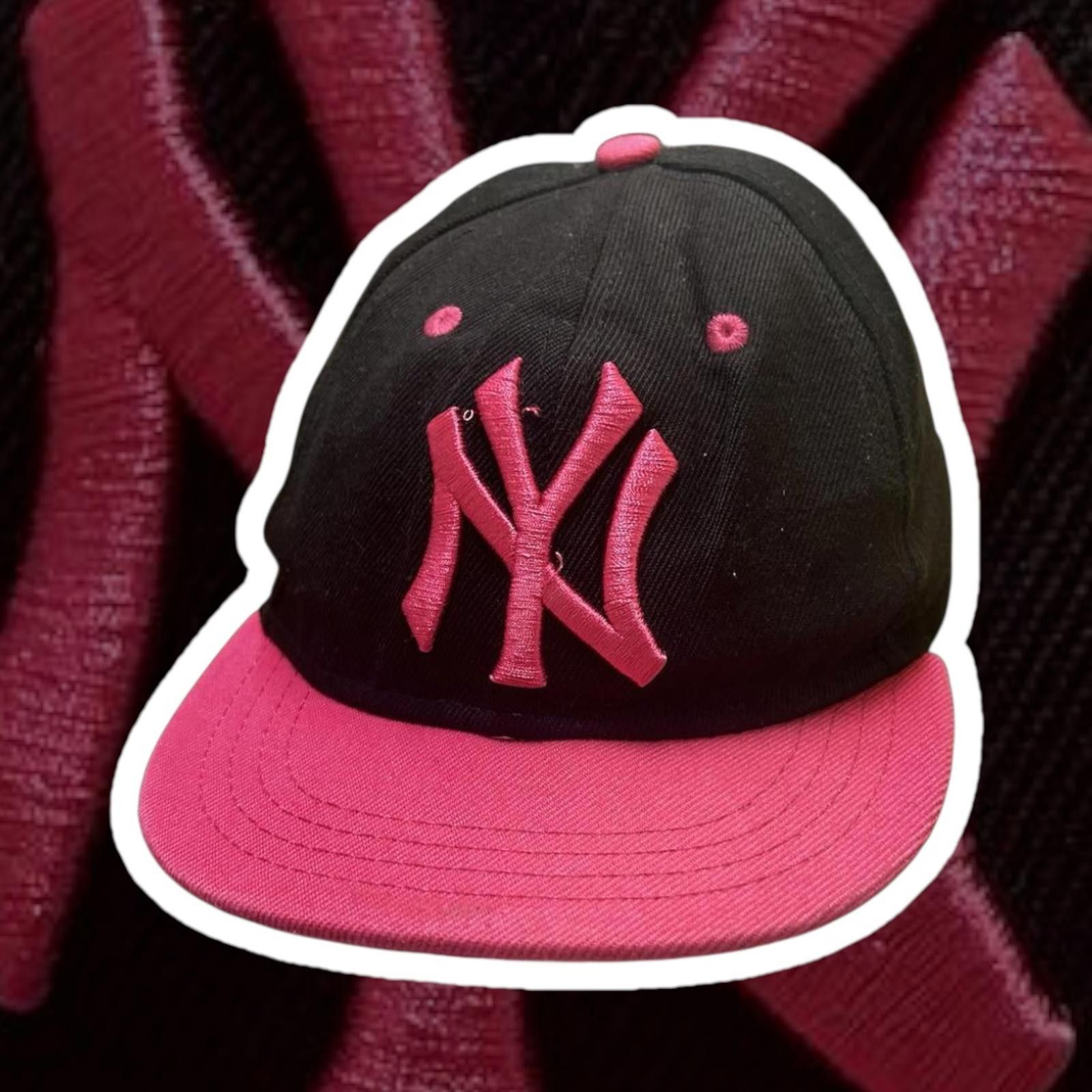 New York Yankees New York Yankees Pink and Black Snapback Cap Size ONE SIZE - 1 Thumbnail