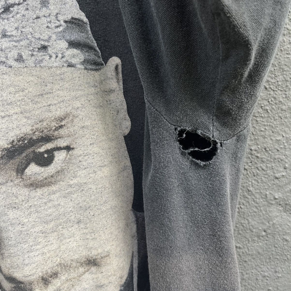 Rap Tees Thrashed Faded Distressed Tupac Rap Tee Size US XL / EU 56 / 4 - 4 Thumbnail