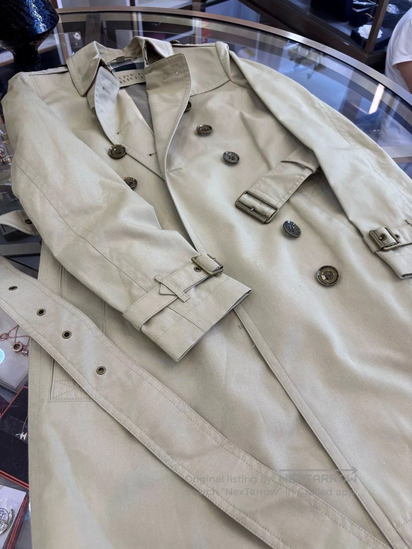 Burberry Burberry Women's Classic Trench Coat. Size US M / EU 48-50 / 2 - 7 Thumbnail