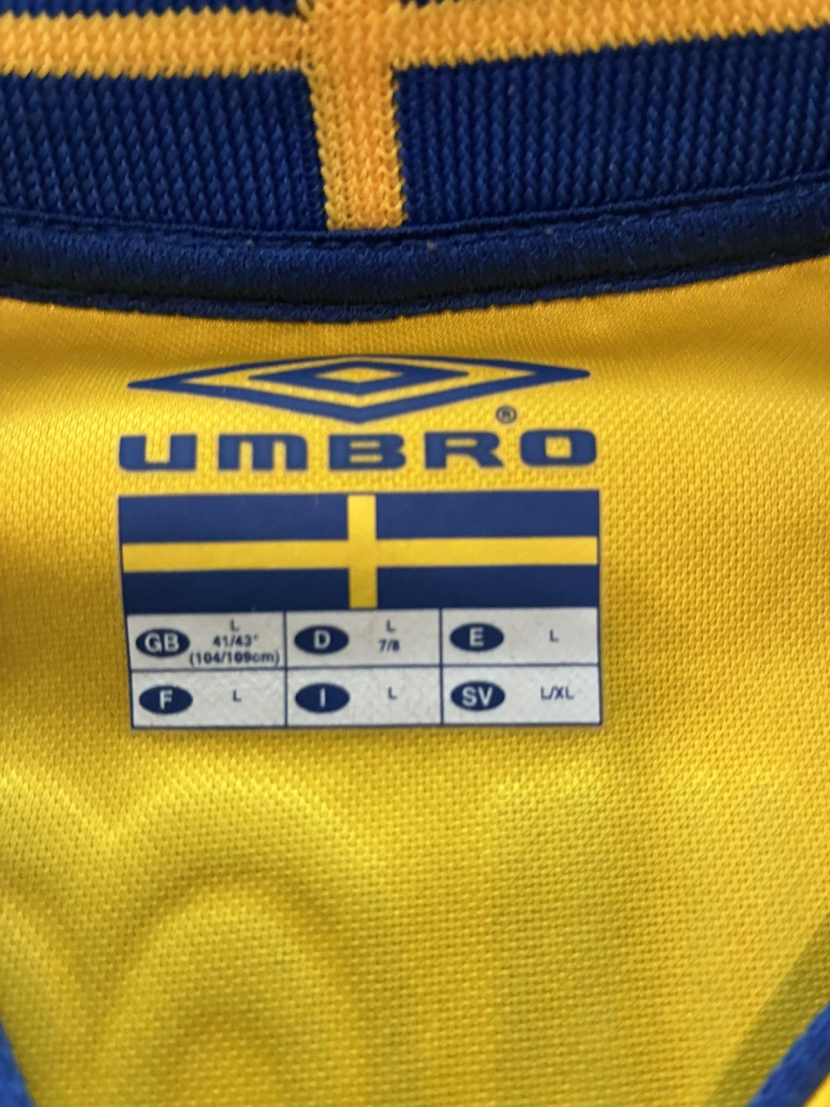 Umbro 2004 Sweden Home Jersey Size US L / EU 52-54 / 3 - 5 Thumbnail