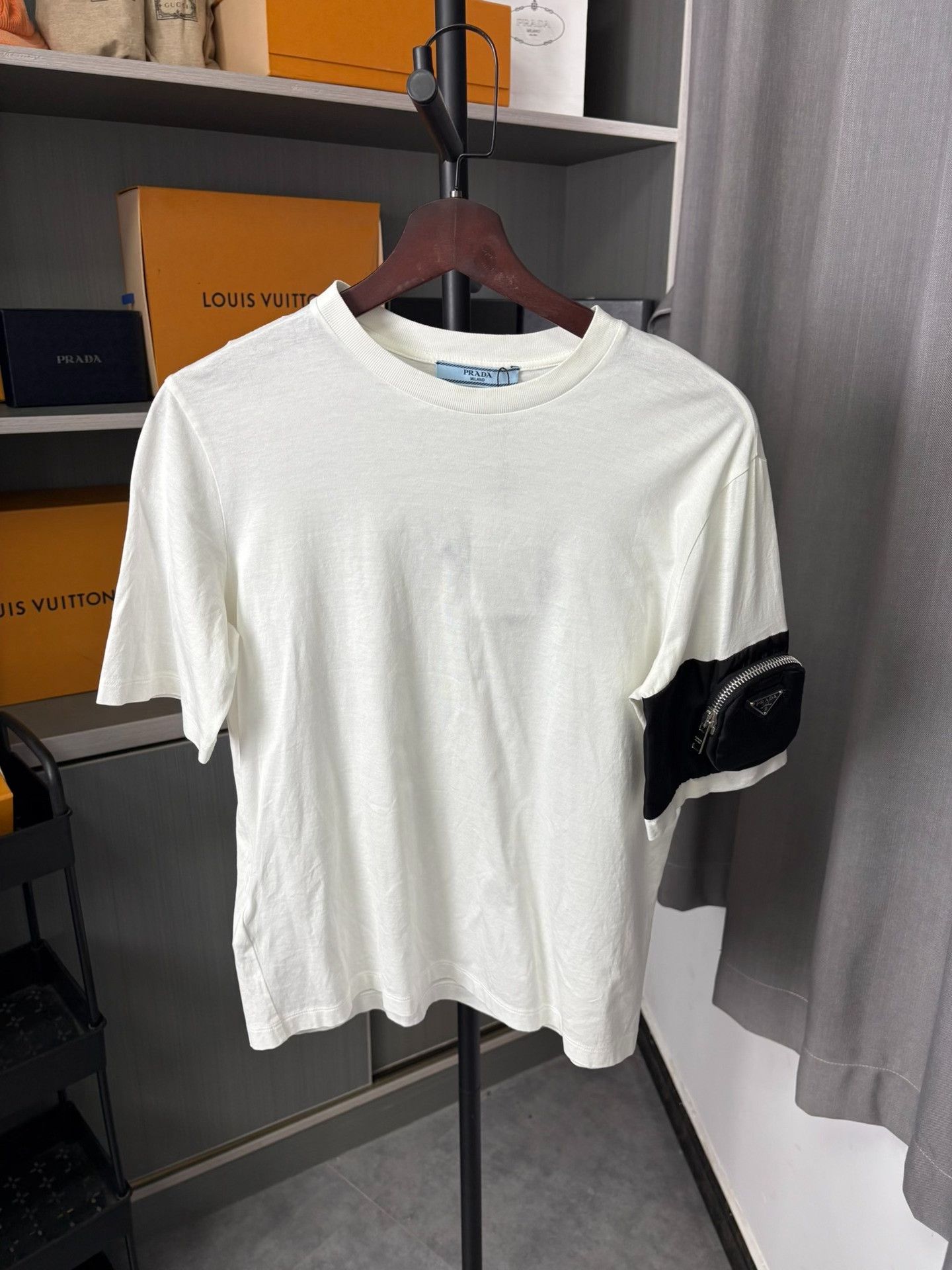 Prada Prada White T-Shirt S Men Size US S / EU 44-46 / 1 - 1 Thumbnail