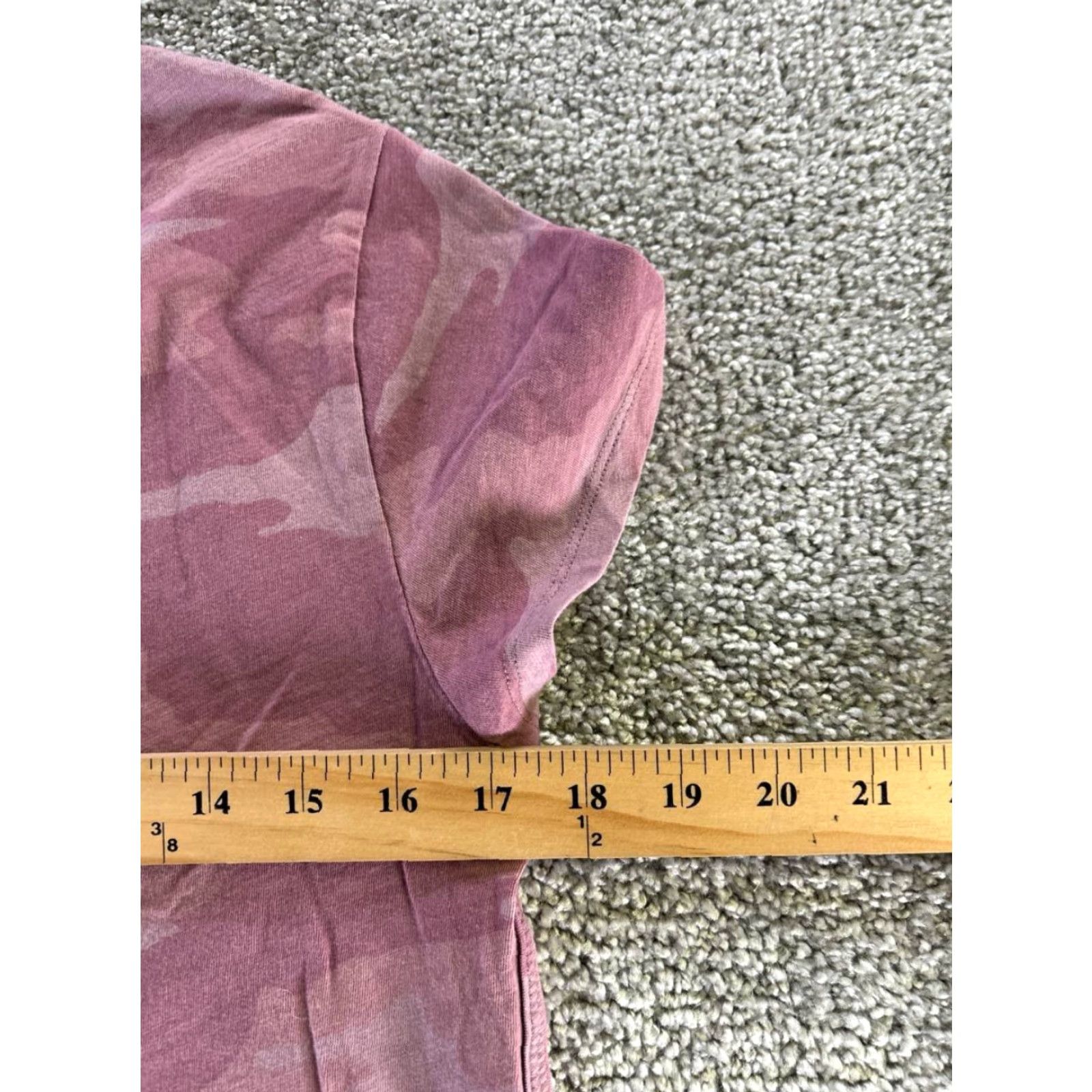 Athleta Athleta Shirt Womens M Pink Camouflage Running Top Short Sleeve Crew Neck Athletic Size M / US 6-8 / IT 42-44 - 6 Thumbnail